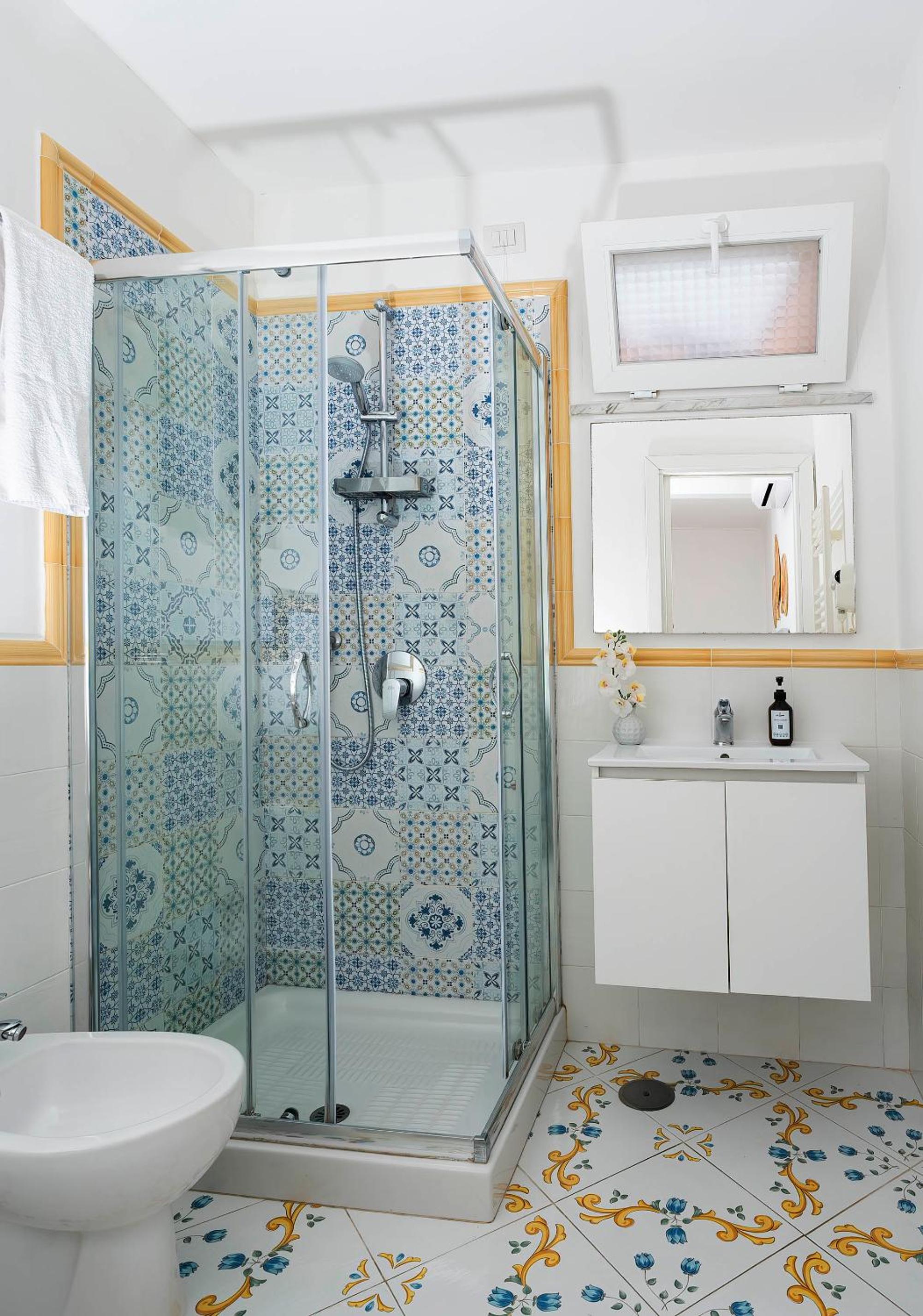 Double Room with Sea View - Photo 8