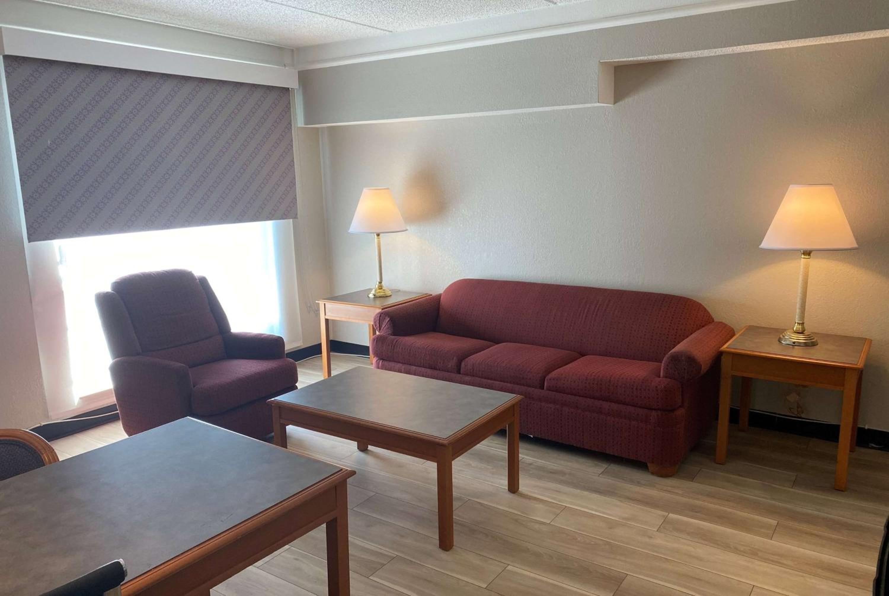King Suite - Non-Smoking - Photo 1