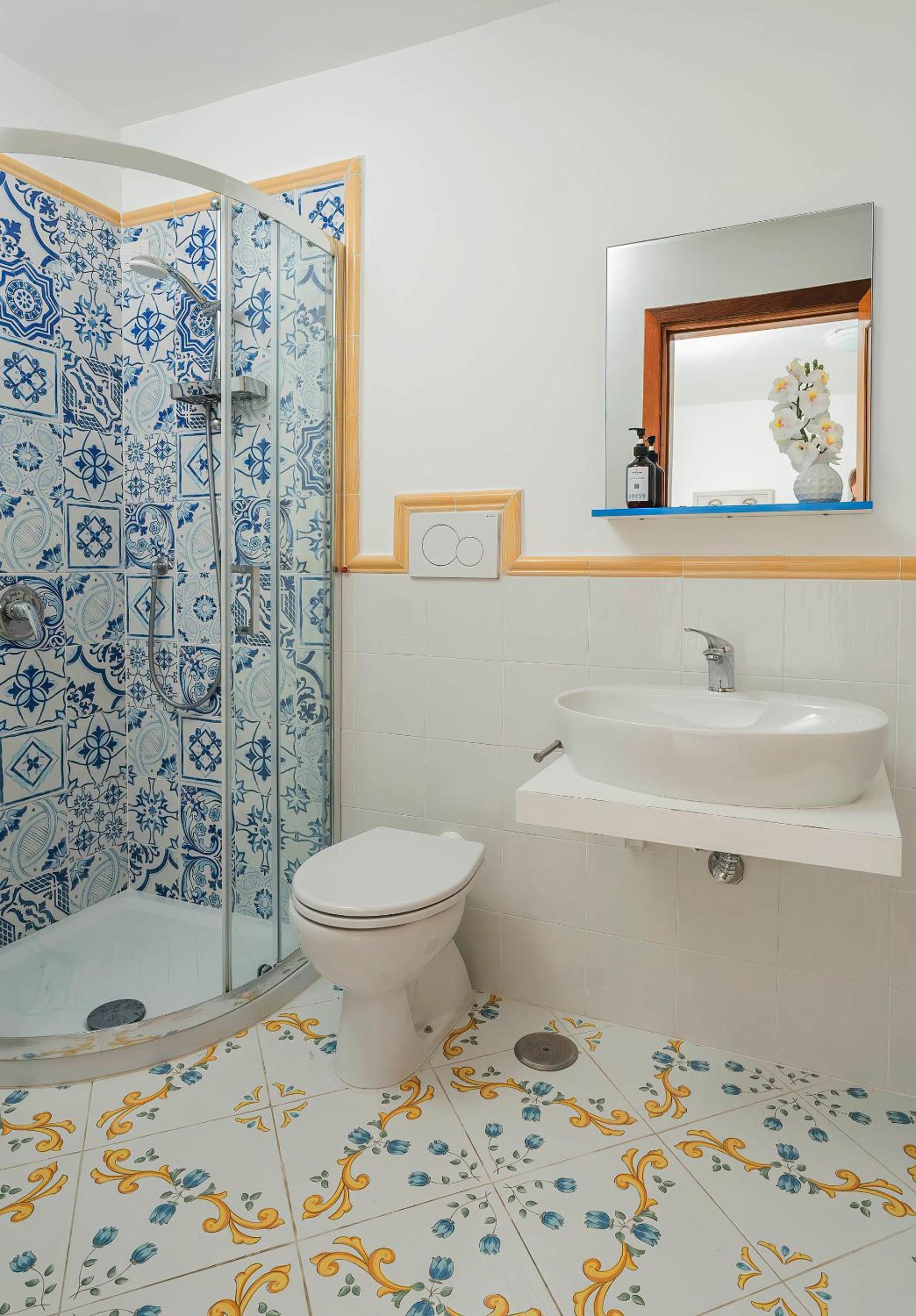 Double Room with Sea View - Photo 11