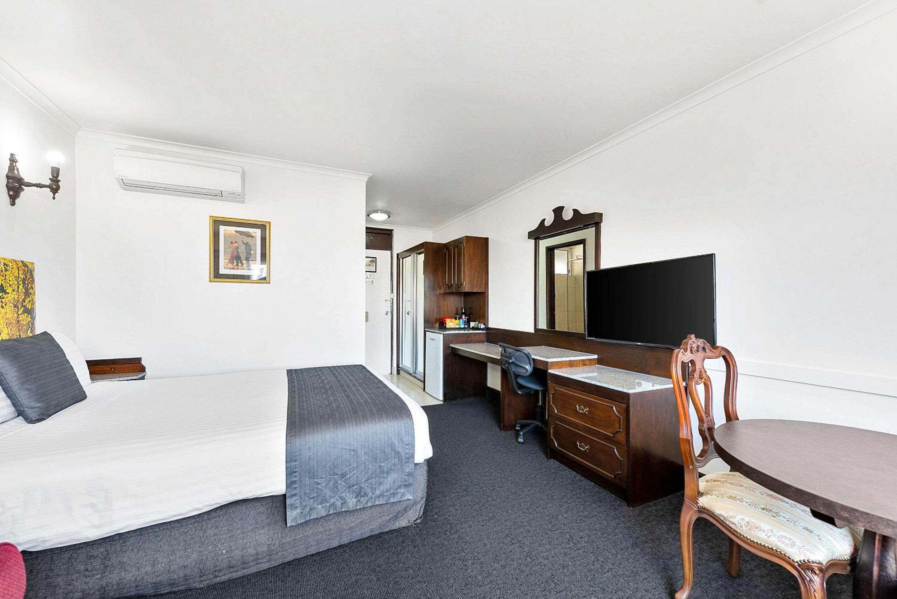 Standard Queen Room - Non-Smoking - Photo 3