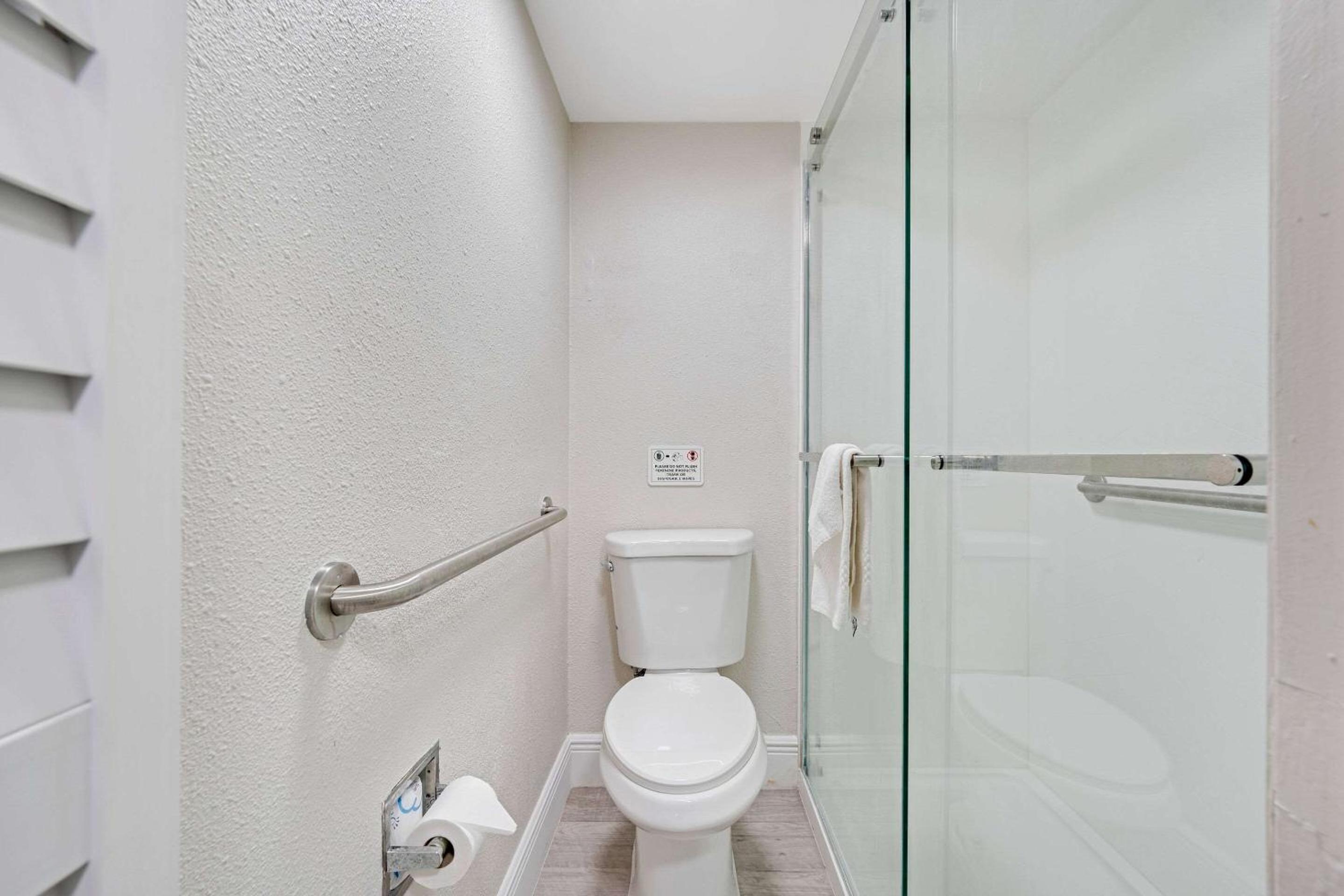 King Room with Jacuzzi - Non-Smoking - Photo 17