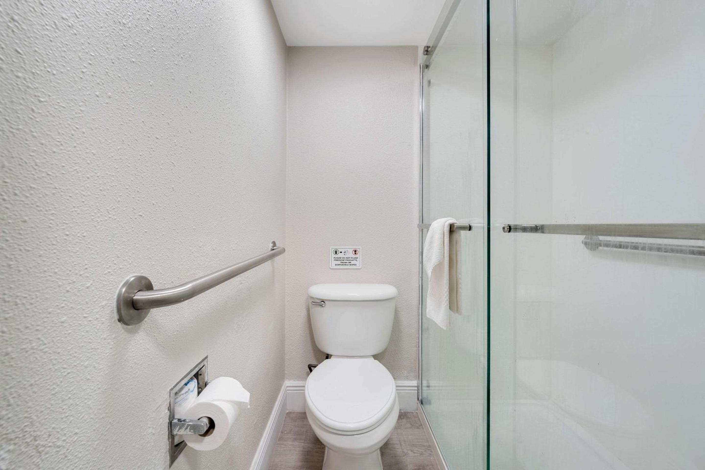 King Room - Non-Smoking - Photo 2