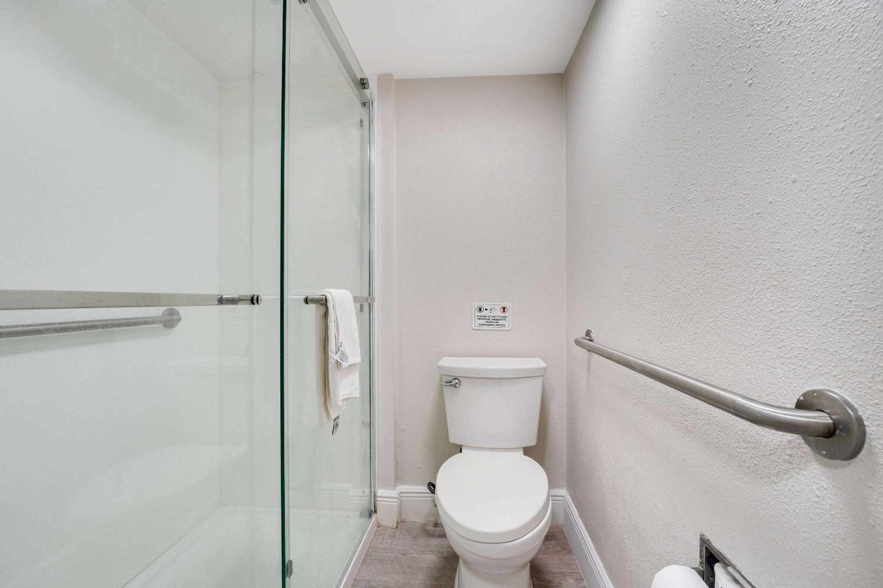 King Room - Non-Smoking - Photo 3