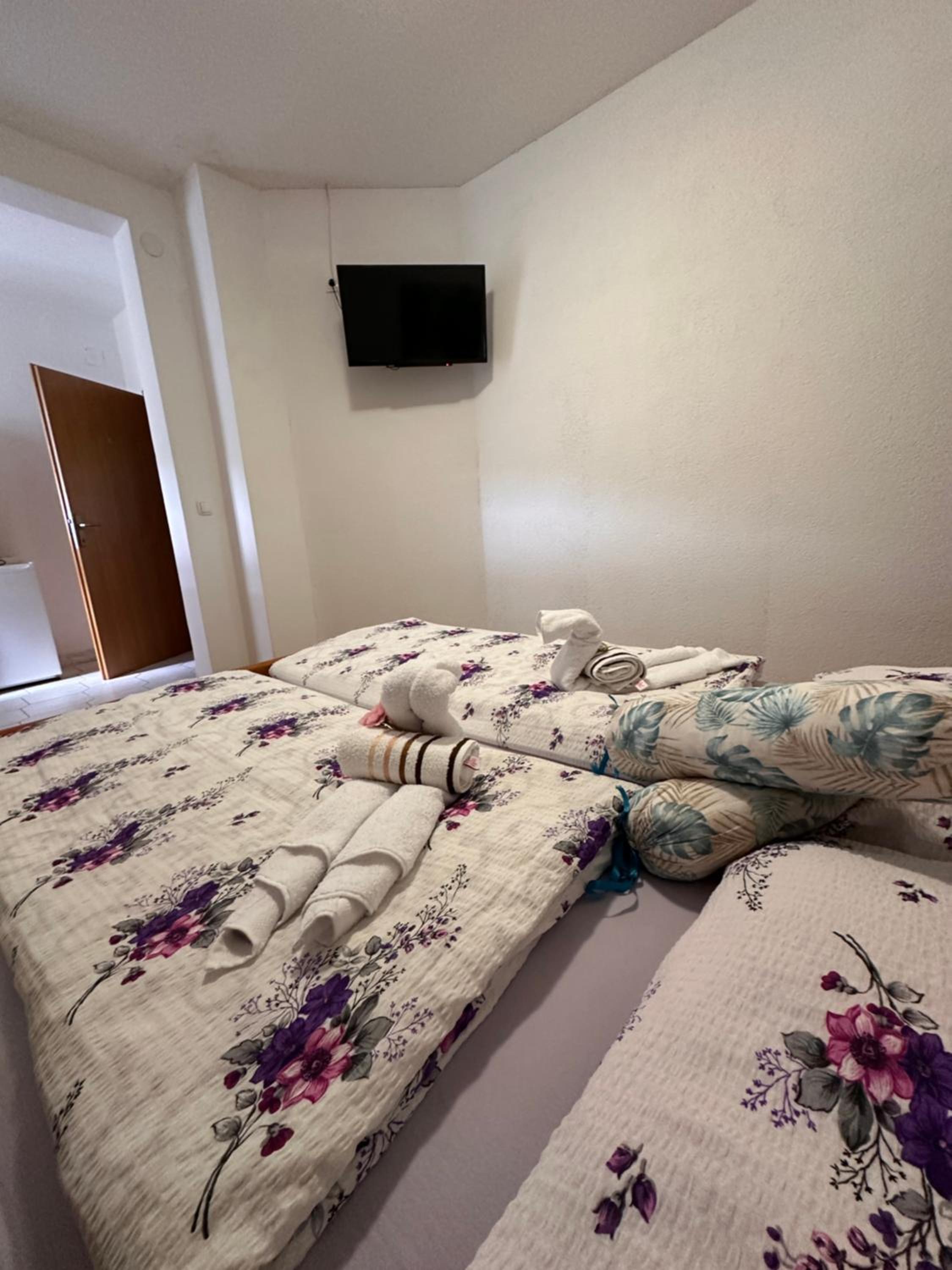 Deluxe Double Room with Shower photo 3