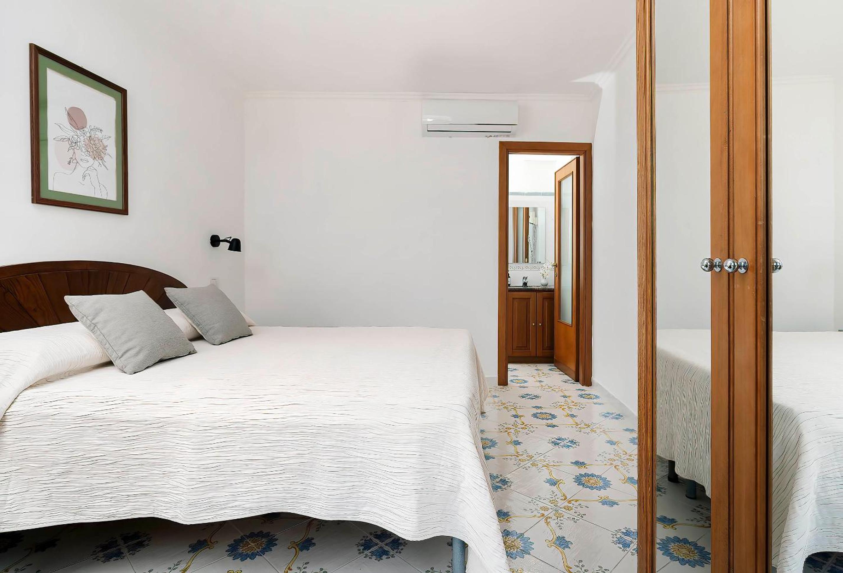 Double Room with Sea View - Photo 3