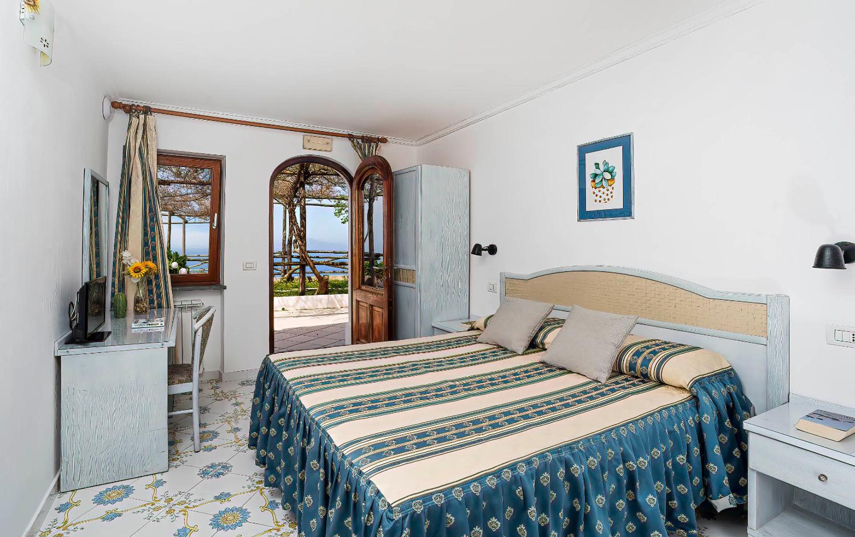 Double Room with Sea View - Photo 12