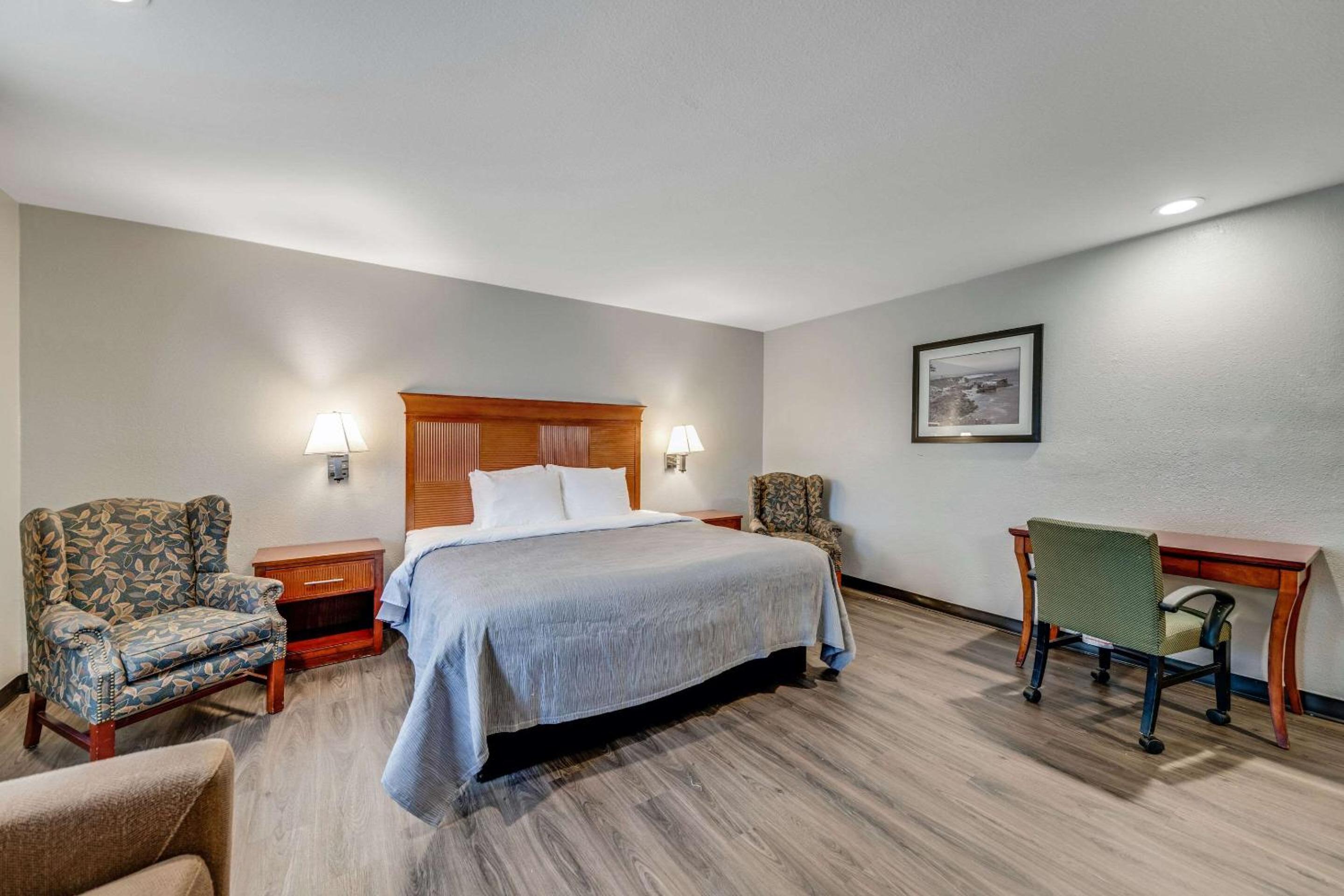 King Room - Non-Smoking - Photo 1