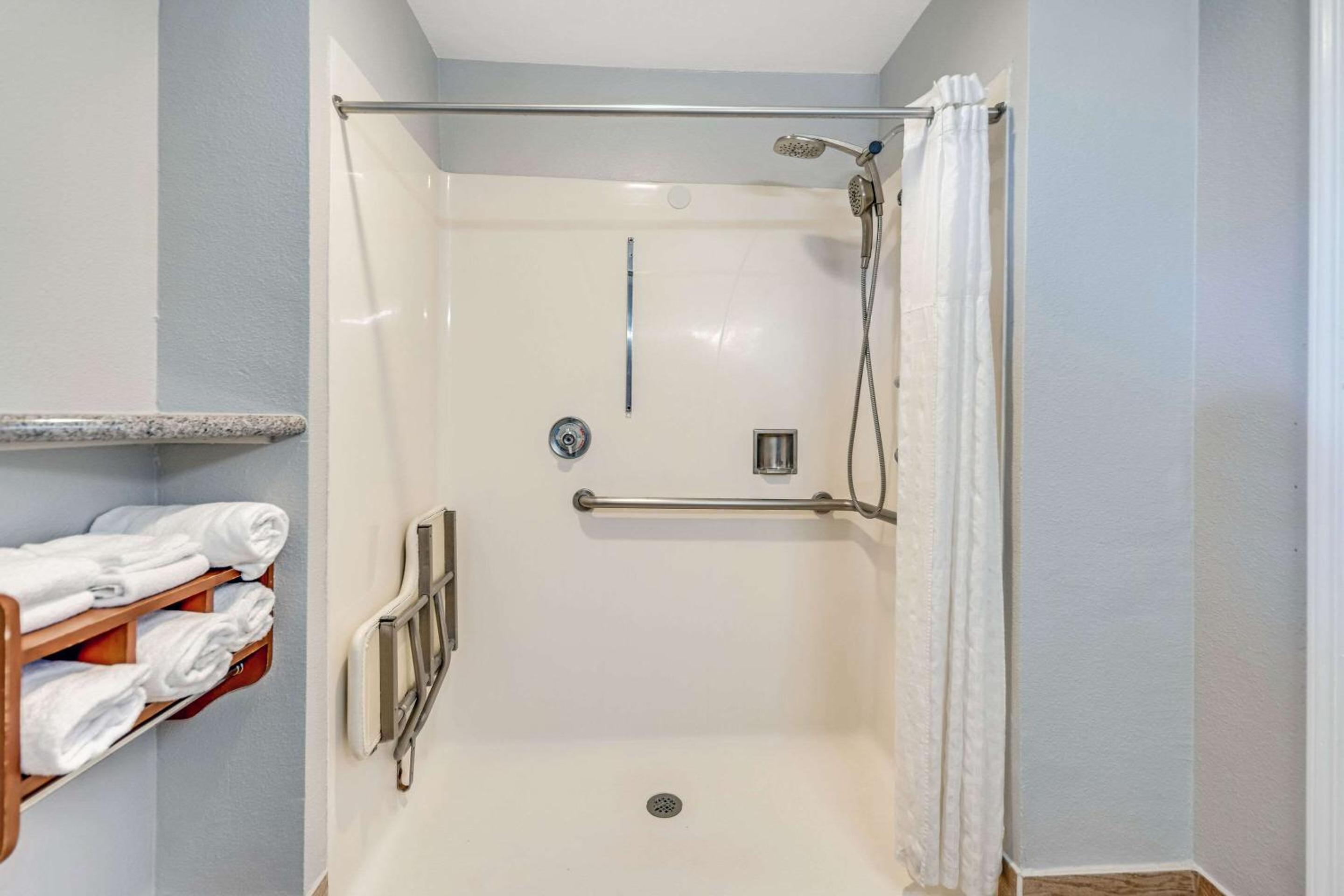 Two Double Beds with Roll-In Shower  - Accessible/Non-Smoking - Photo 3