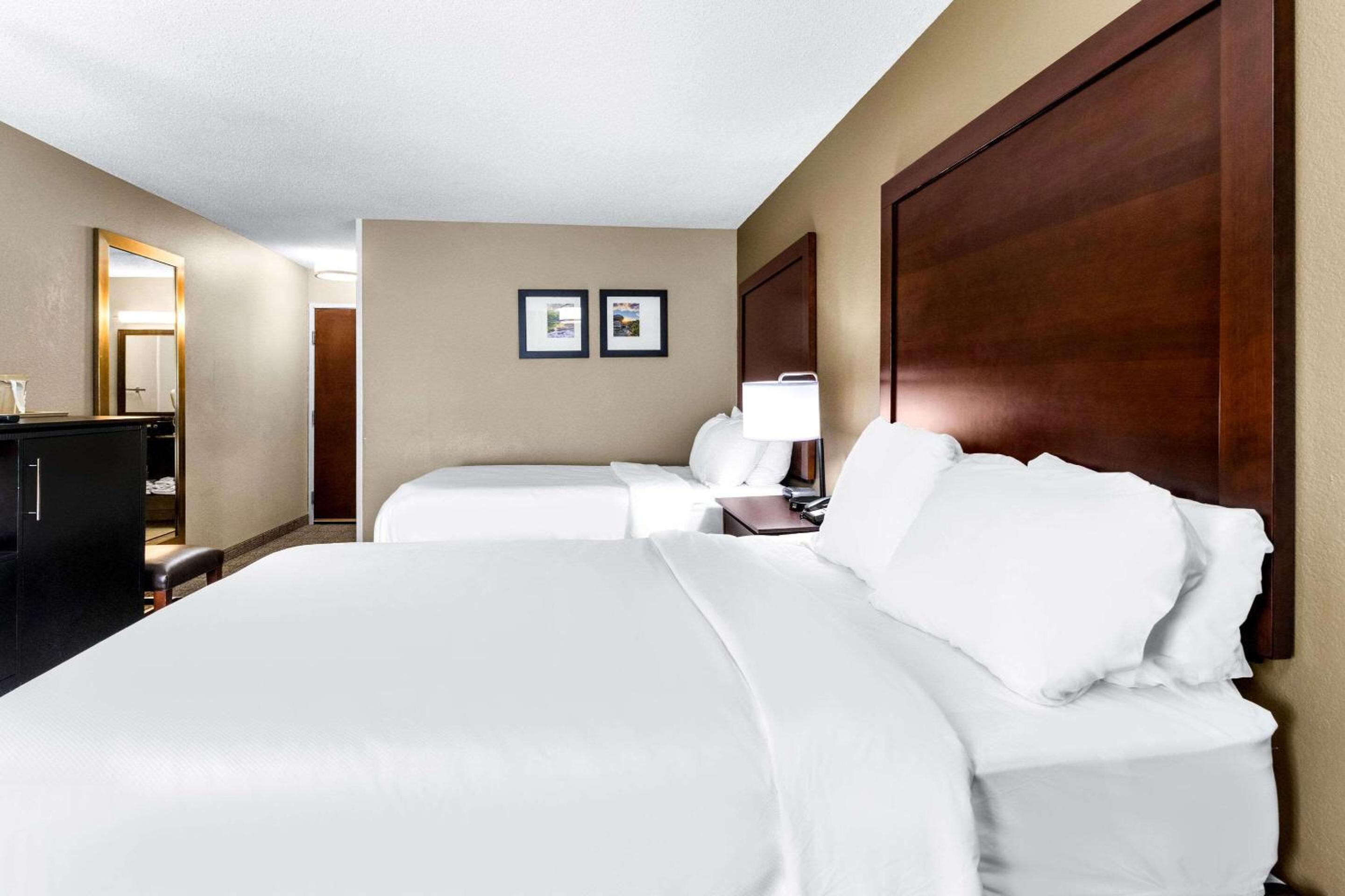 Double Room with Two Double Beds - Non-Smoking - Photo 4