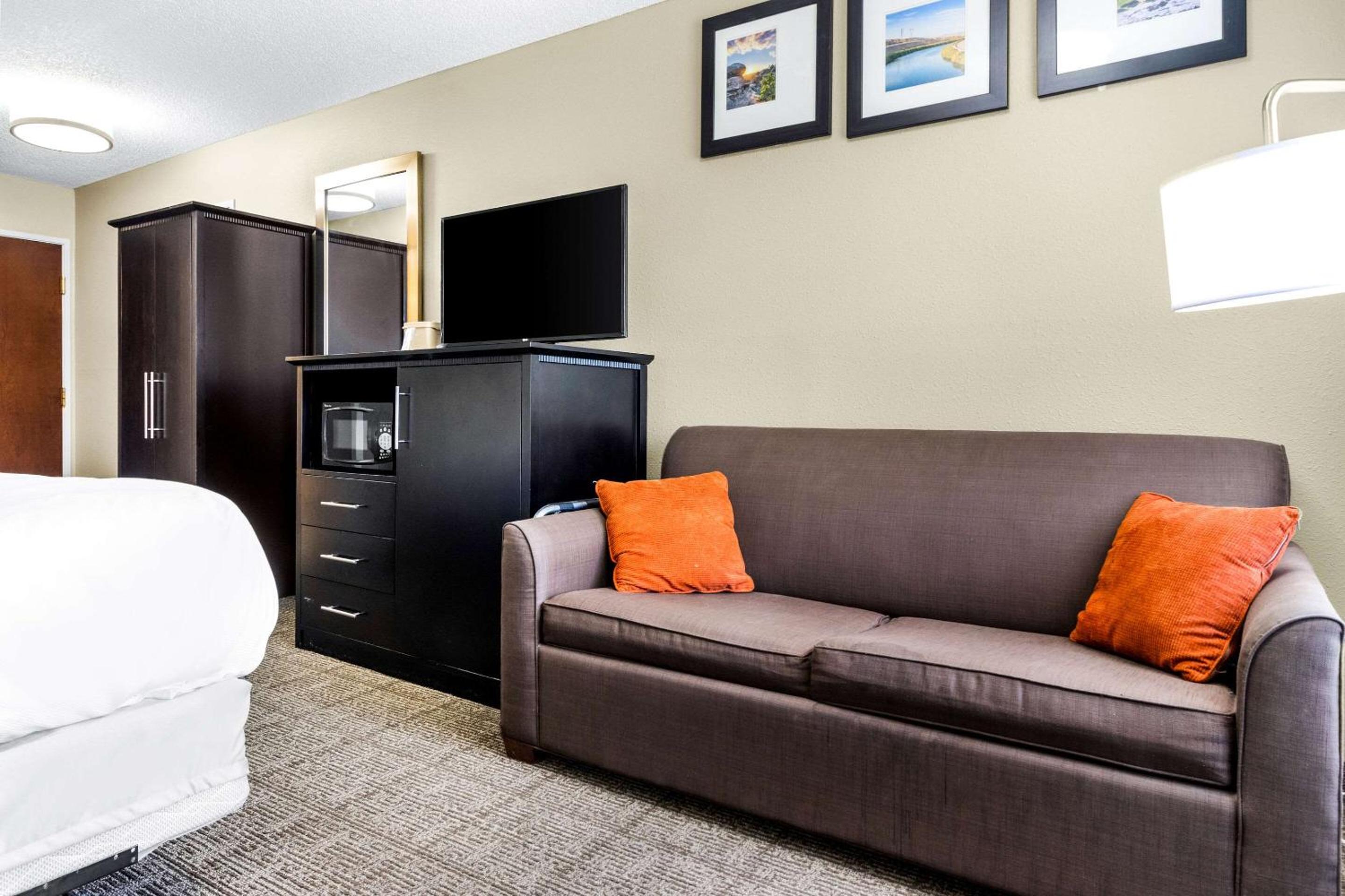 King Room - Accessible/Non-Smoking - Photo 4