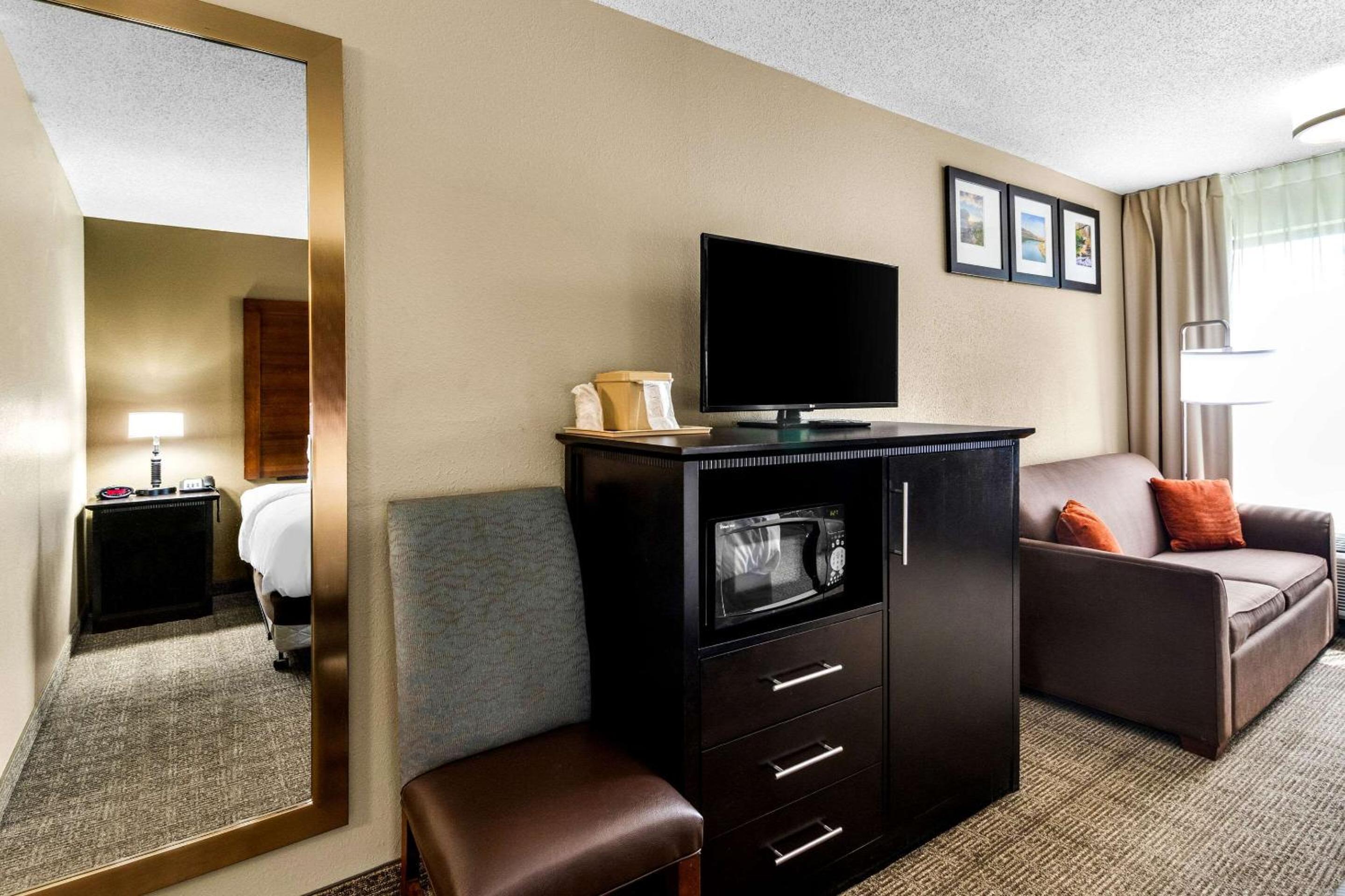 King Room - Accessible/Non-Smoking - Photo 1