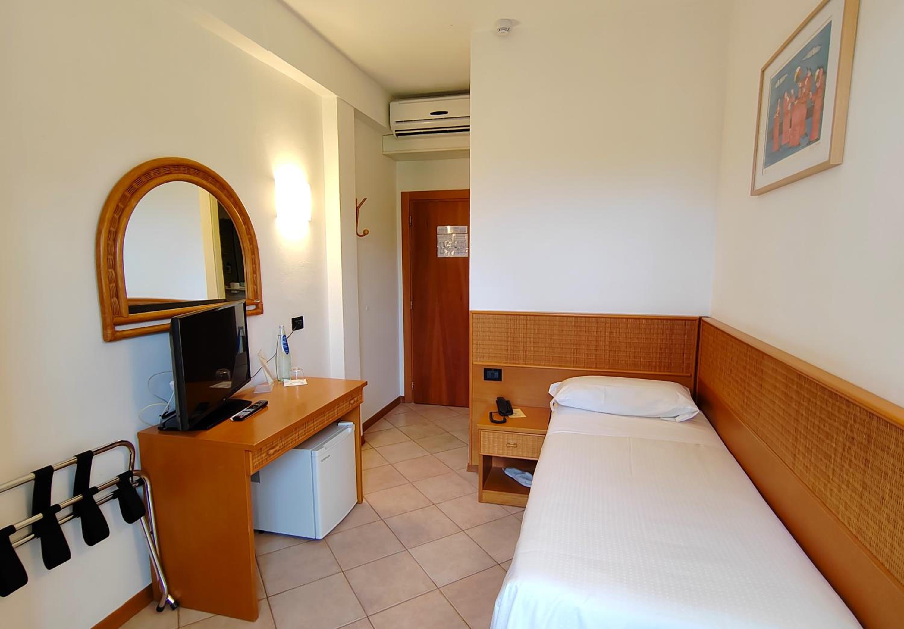 Standard Single Room with Mountain View photo 2