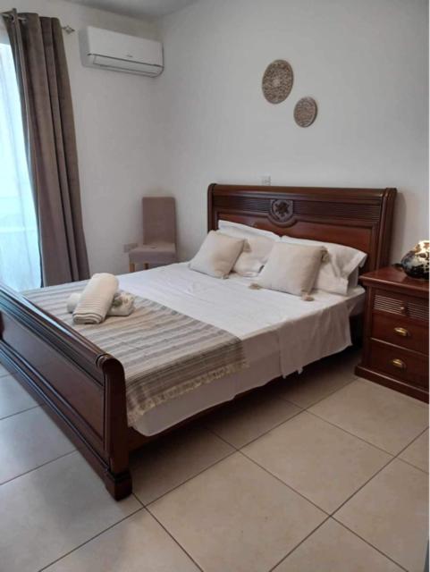 One-Bedroom Apartment with Pool View photo 2