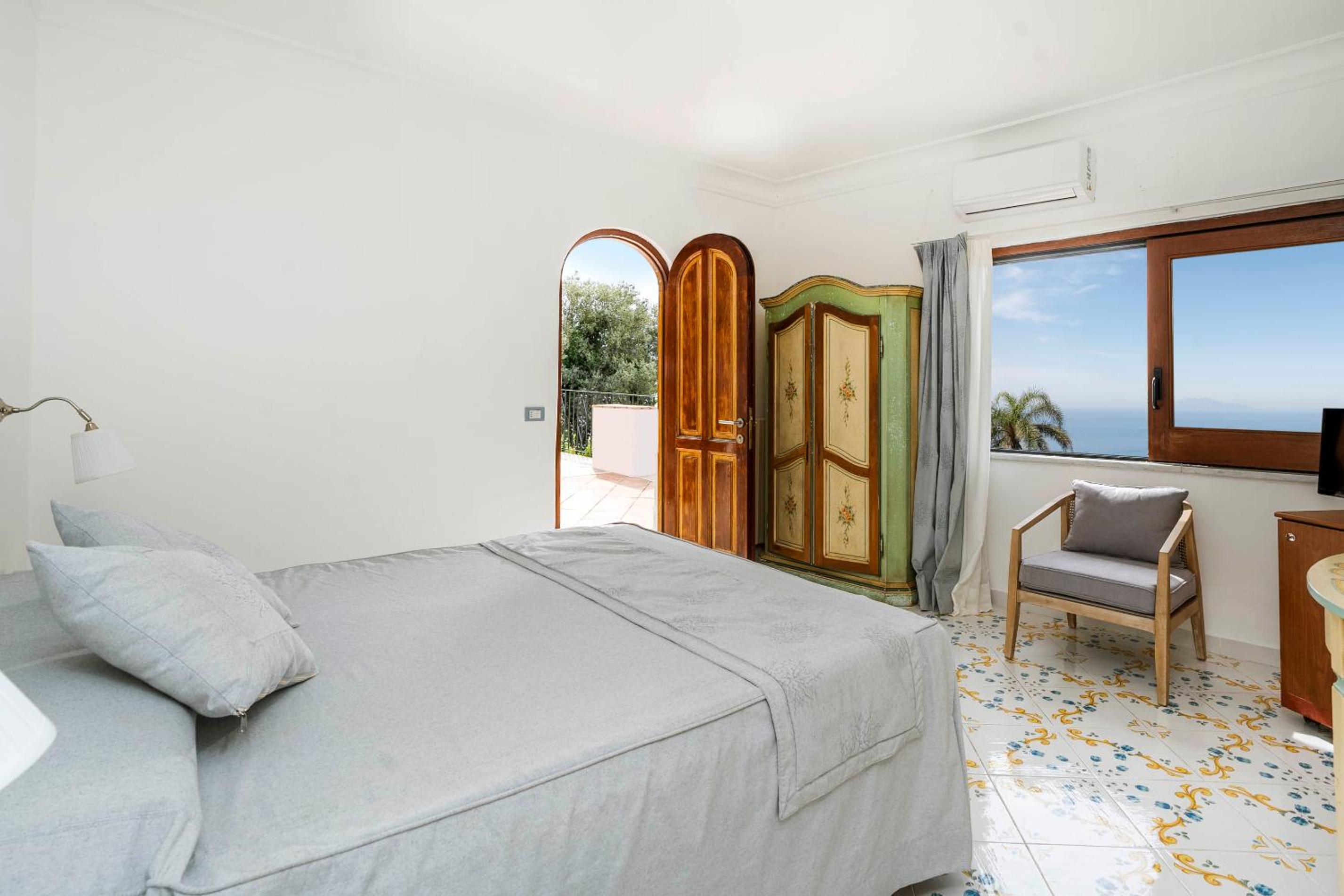 Double Room with Sea View - Photo 17