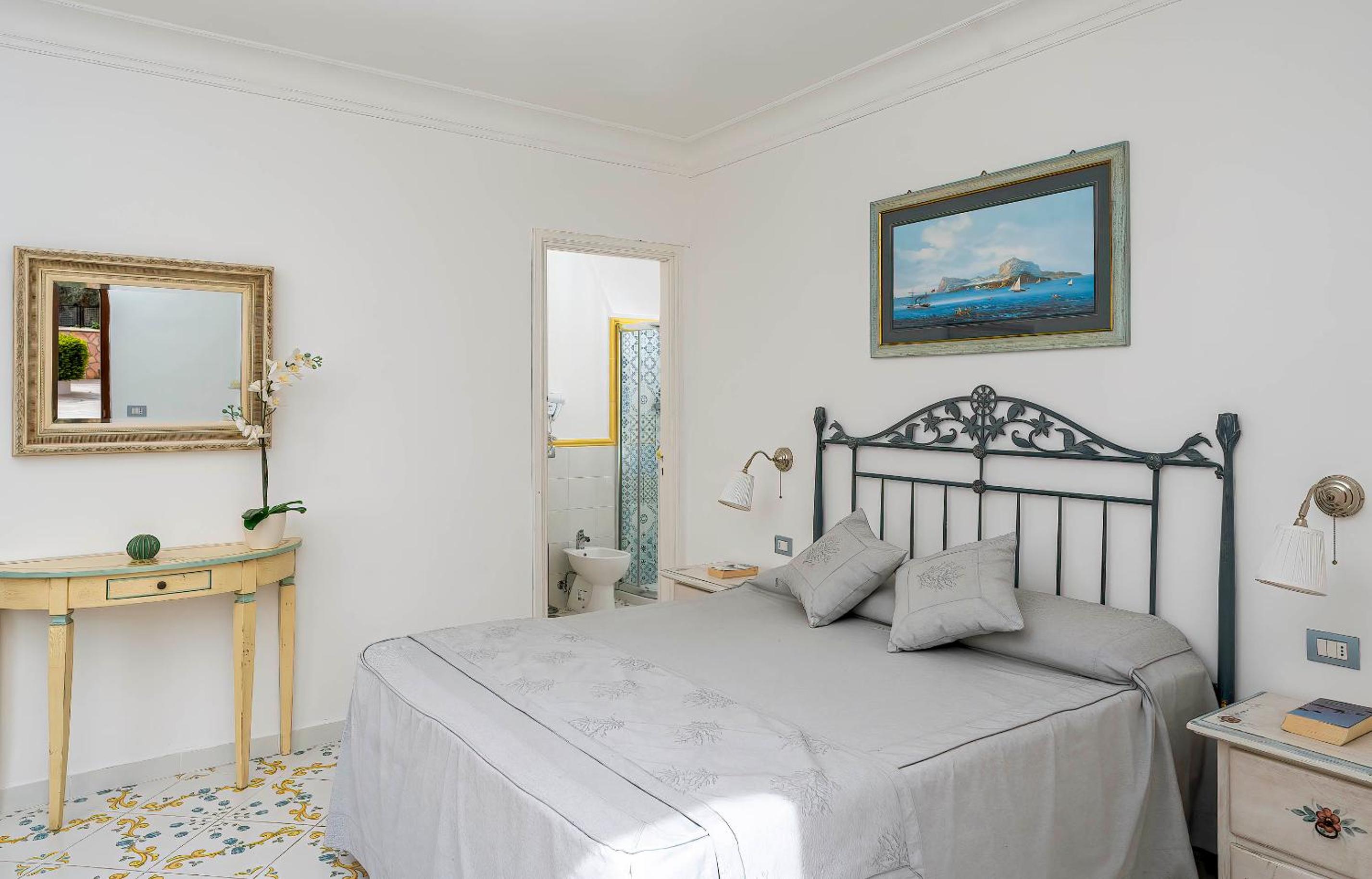 Double Room with Sea View - Photo 15