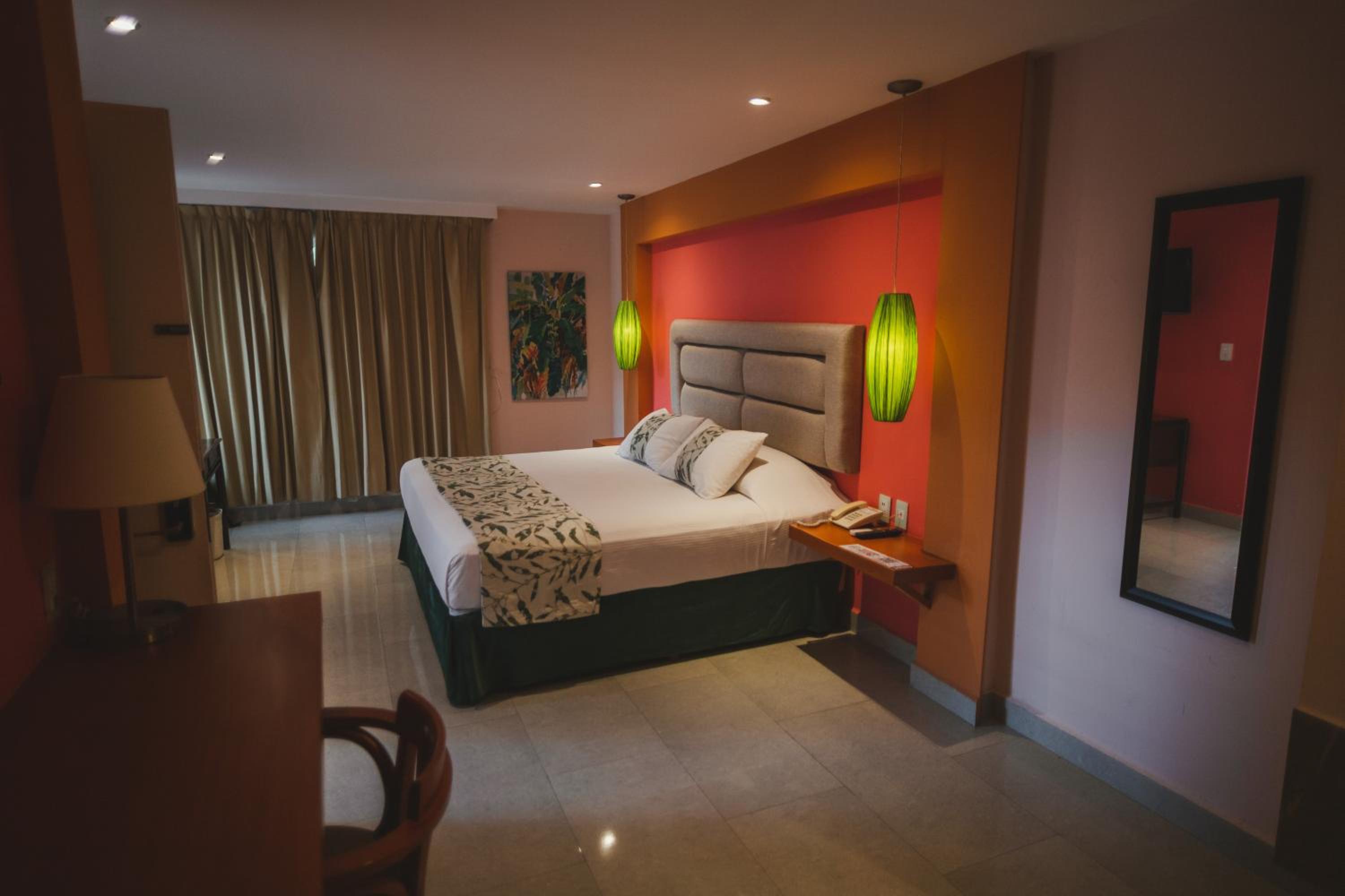 Queen Suite photo 1