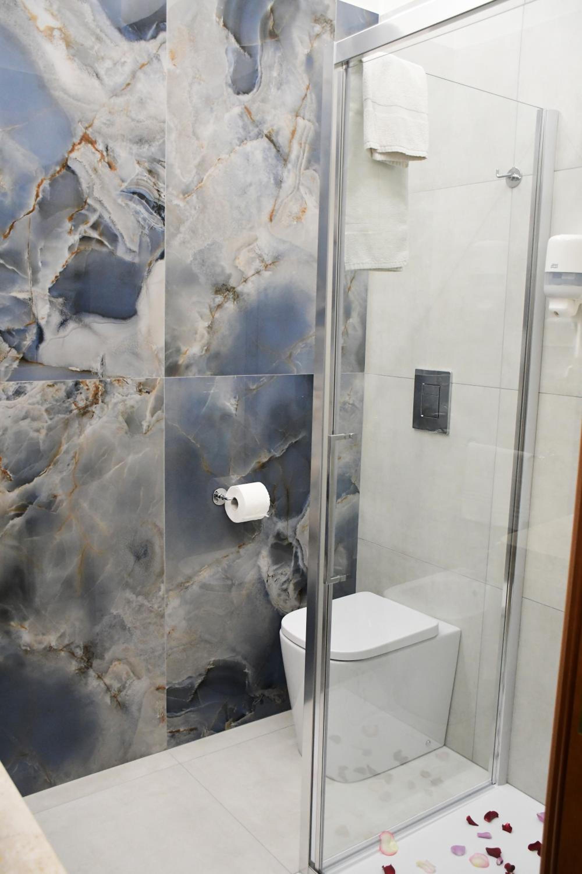 Deluxe Double Room with Balcony photo 2