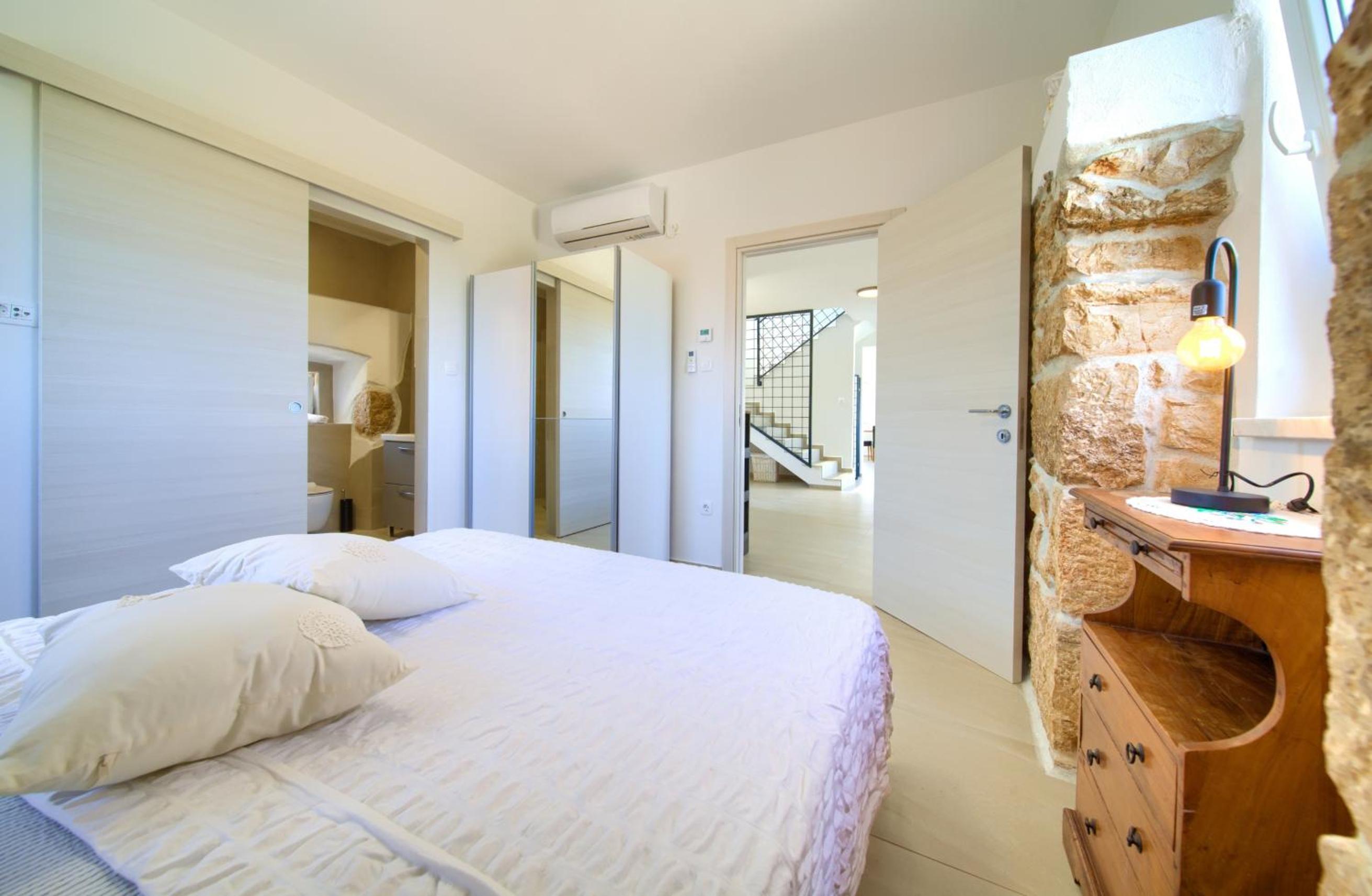 Villa photo 2