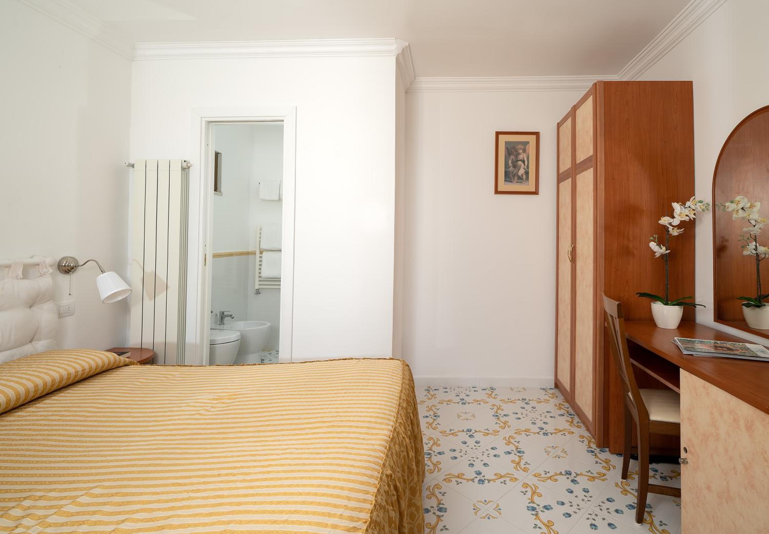 Double Room - Photo 3