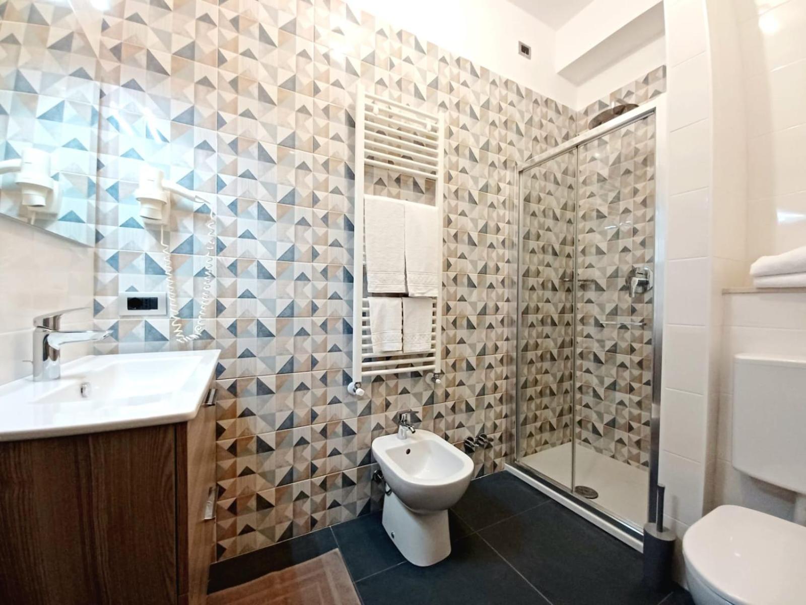 Economy Double Room - Photo 7