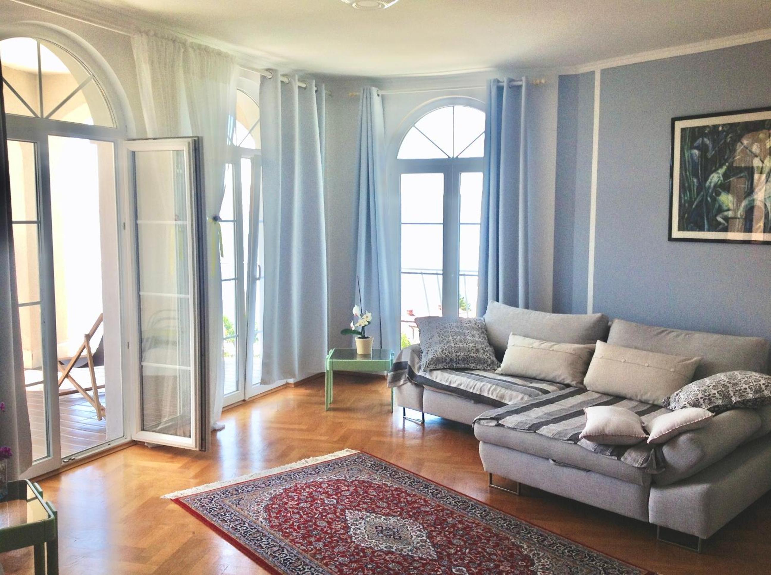 Apartment with Sea View and Balcony