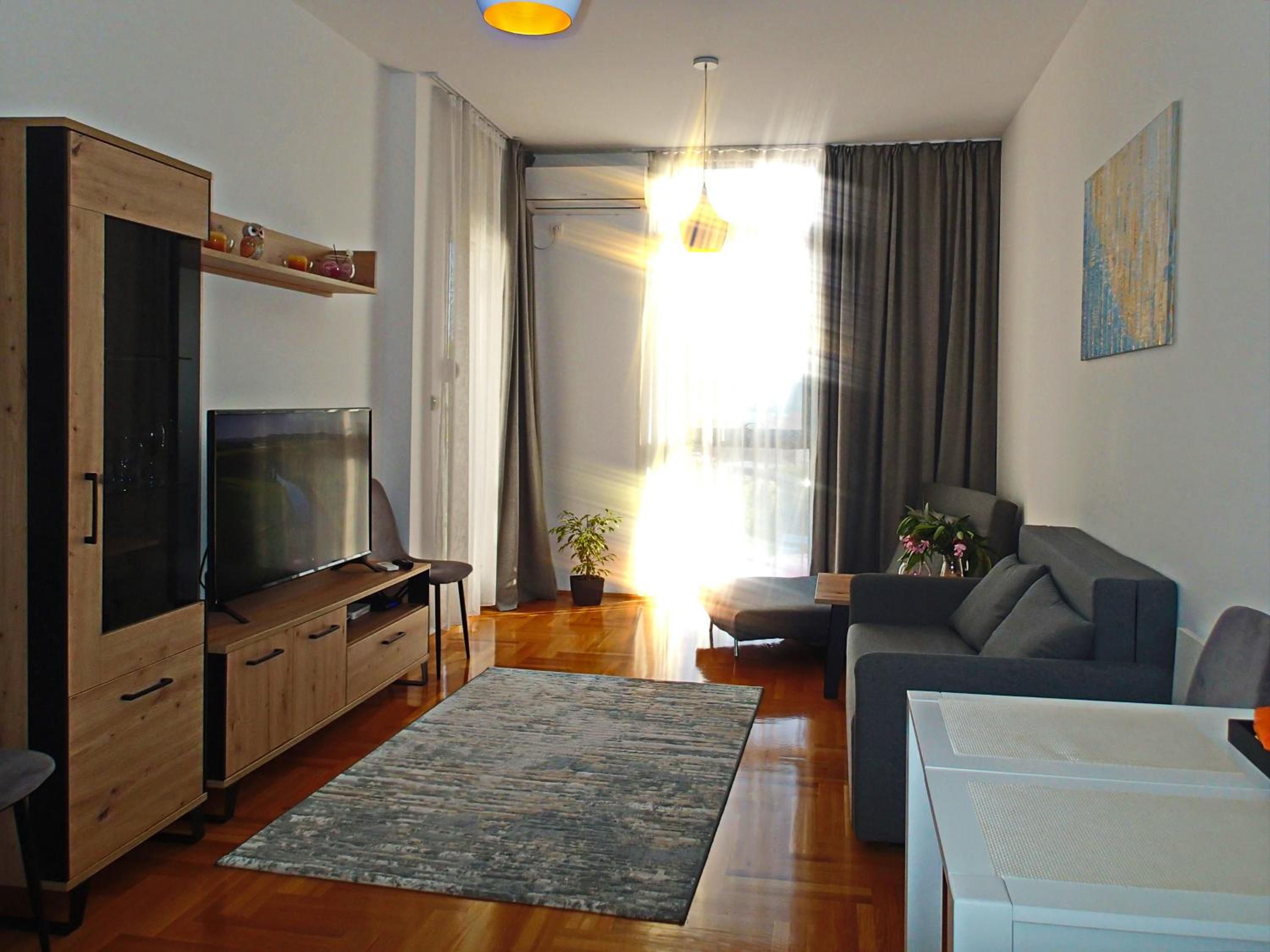 One-Bedroom Apartment photo 1