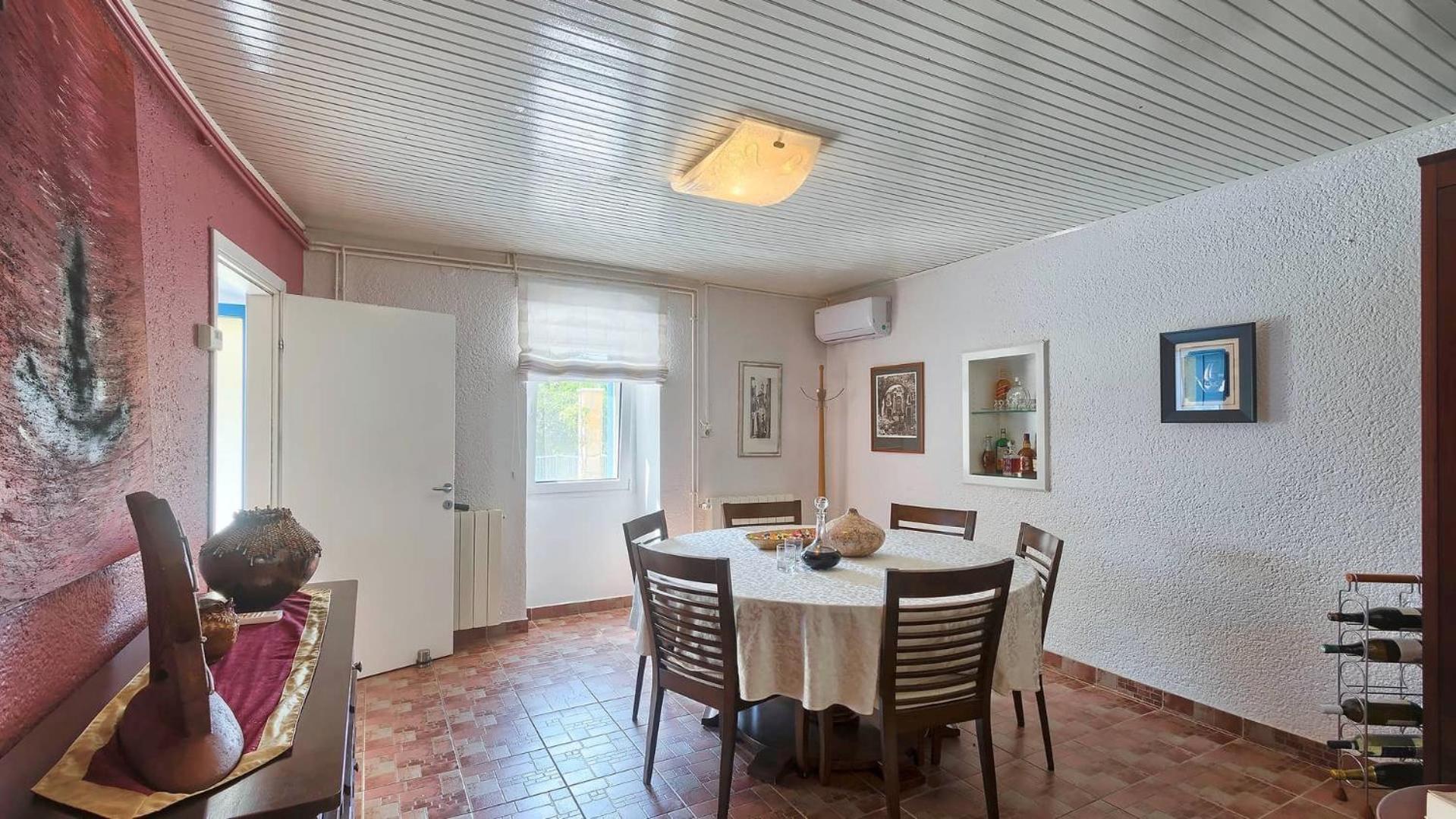 Three-Bedroom House photo 3