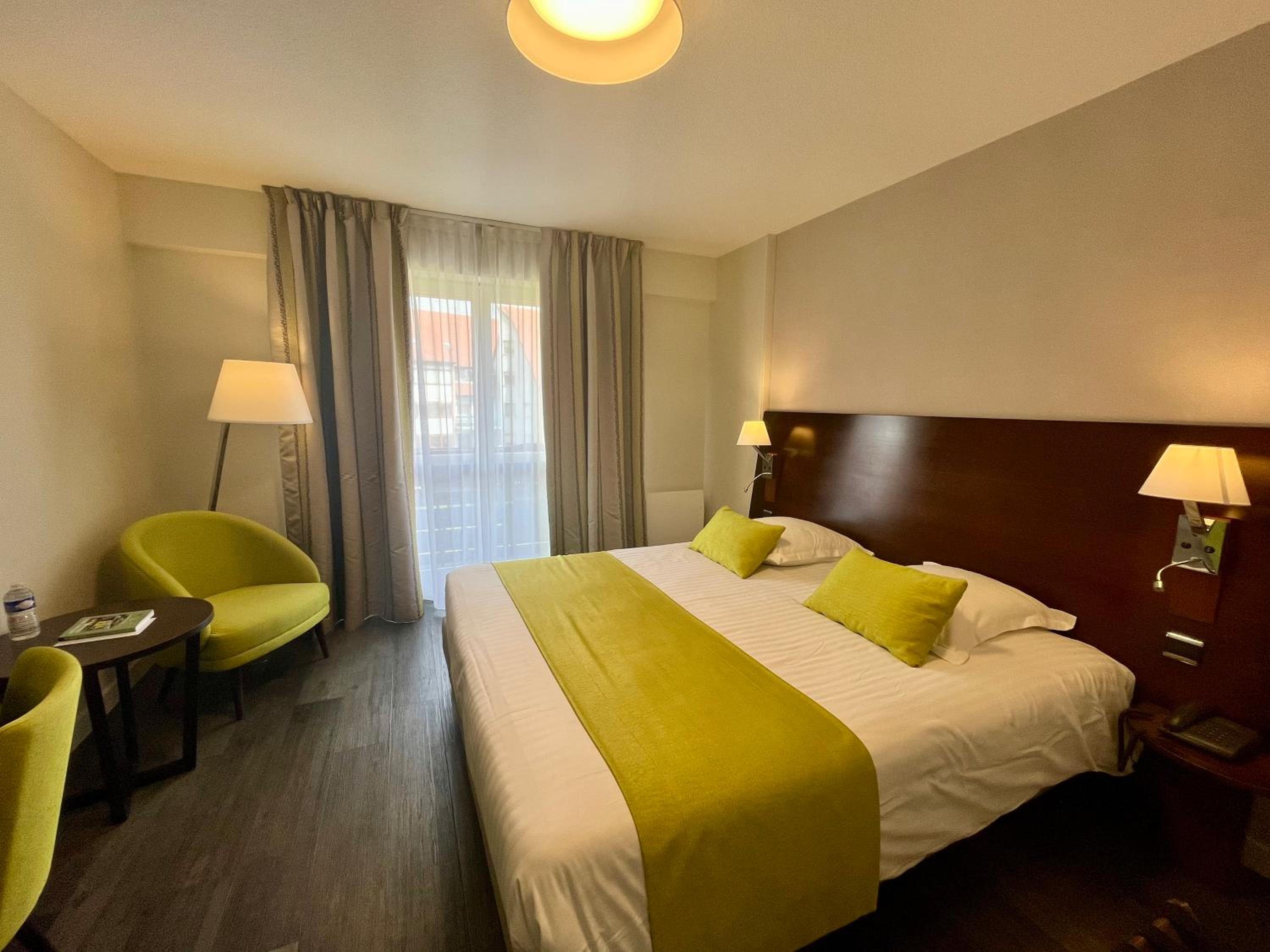 Superior Room with Balcony -  Les Ménétriers