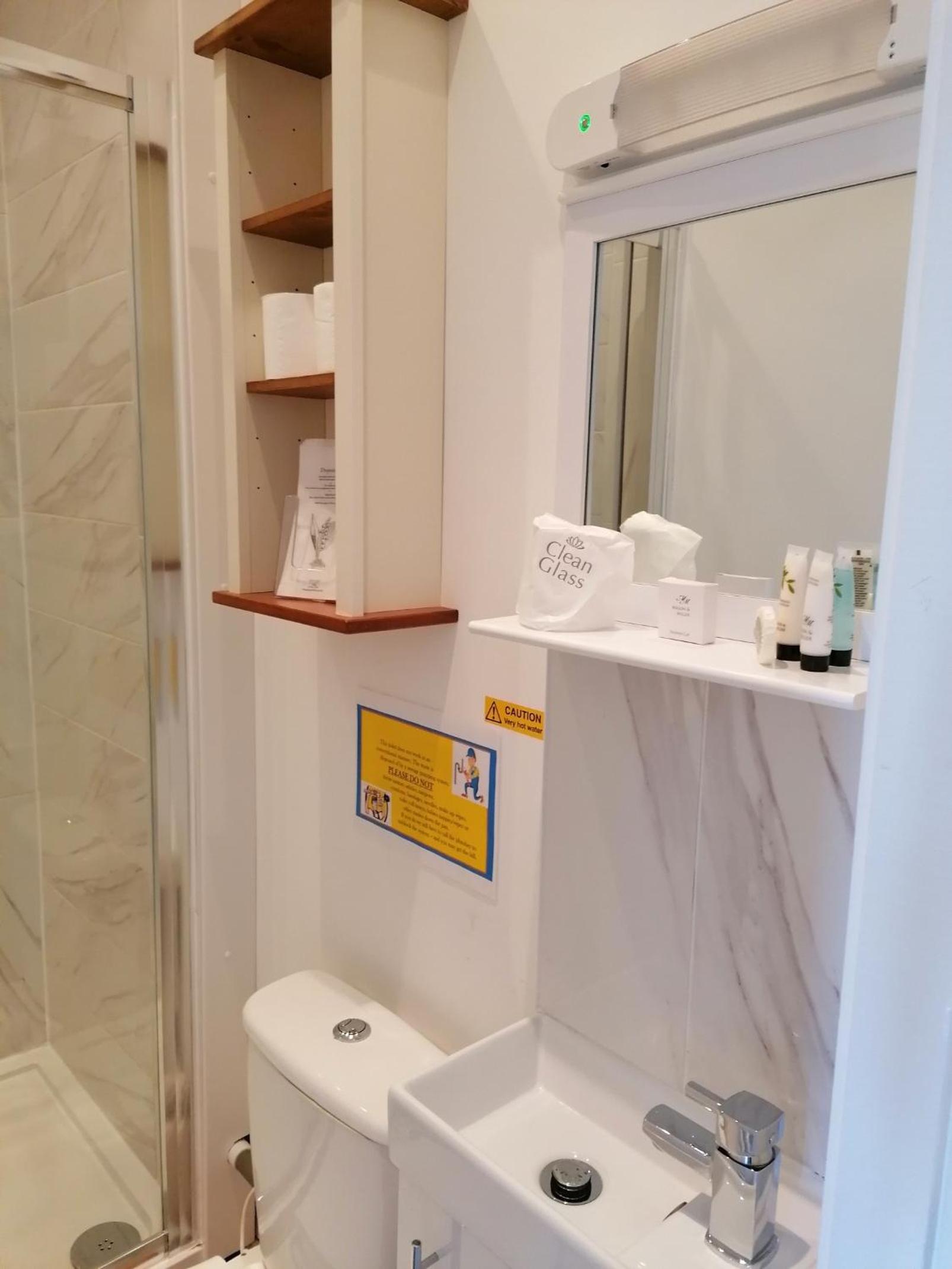 Double or Twin Room with Private Bathroom photo 2