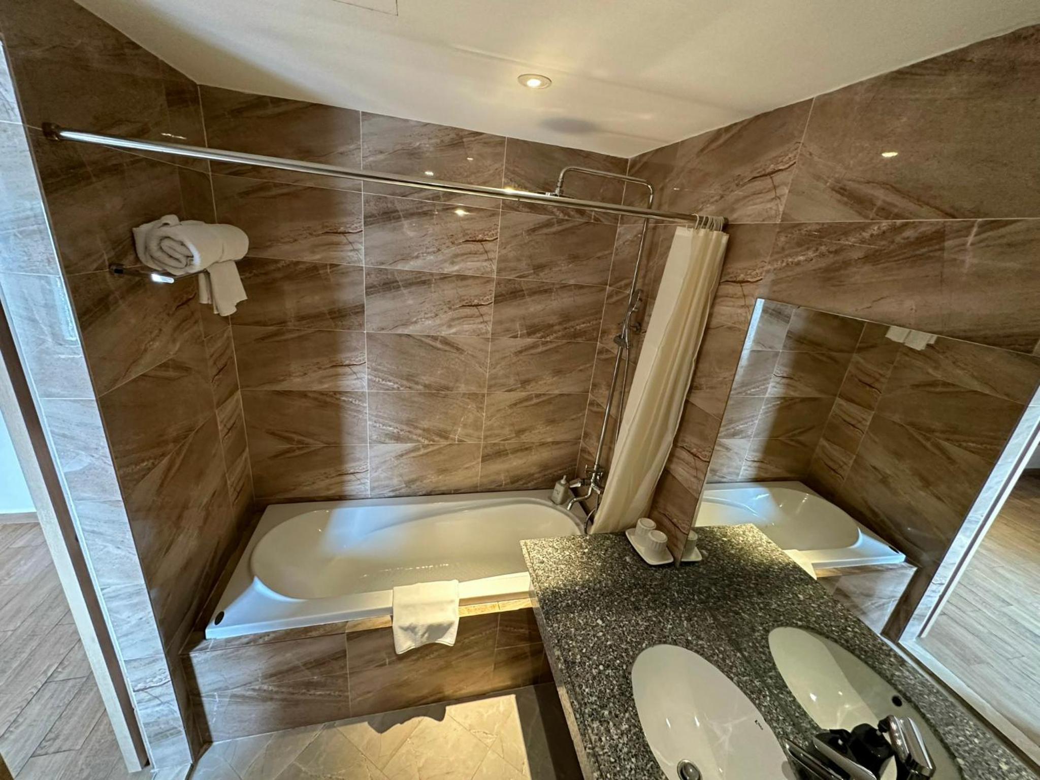 Deluxe Double Room photo 2