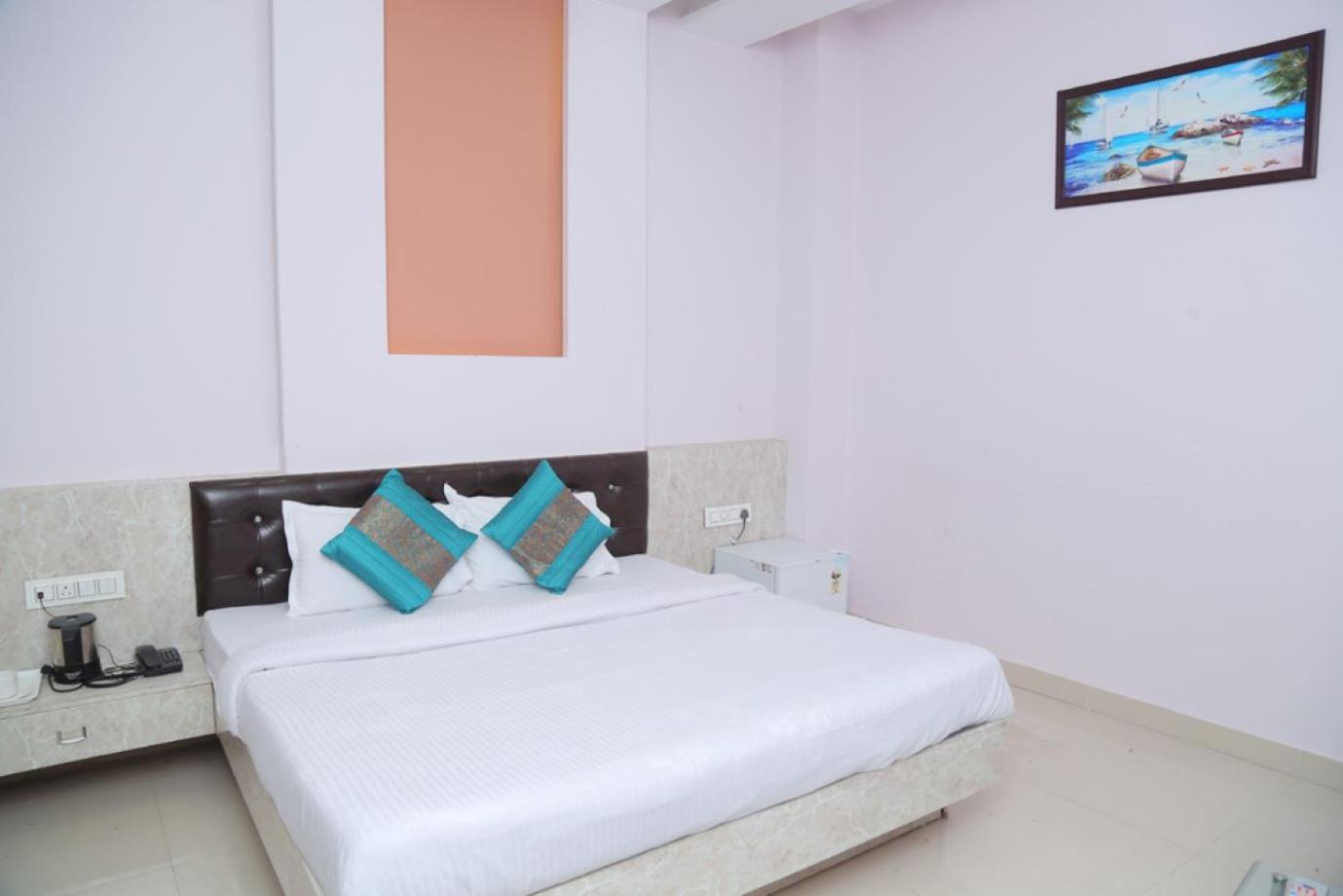 Deluxe Double Room - Photo 9
