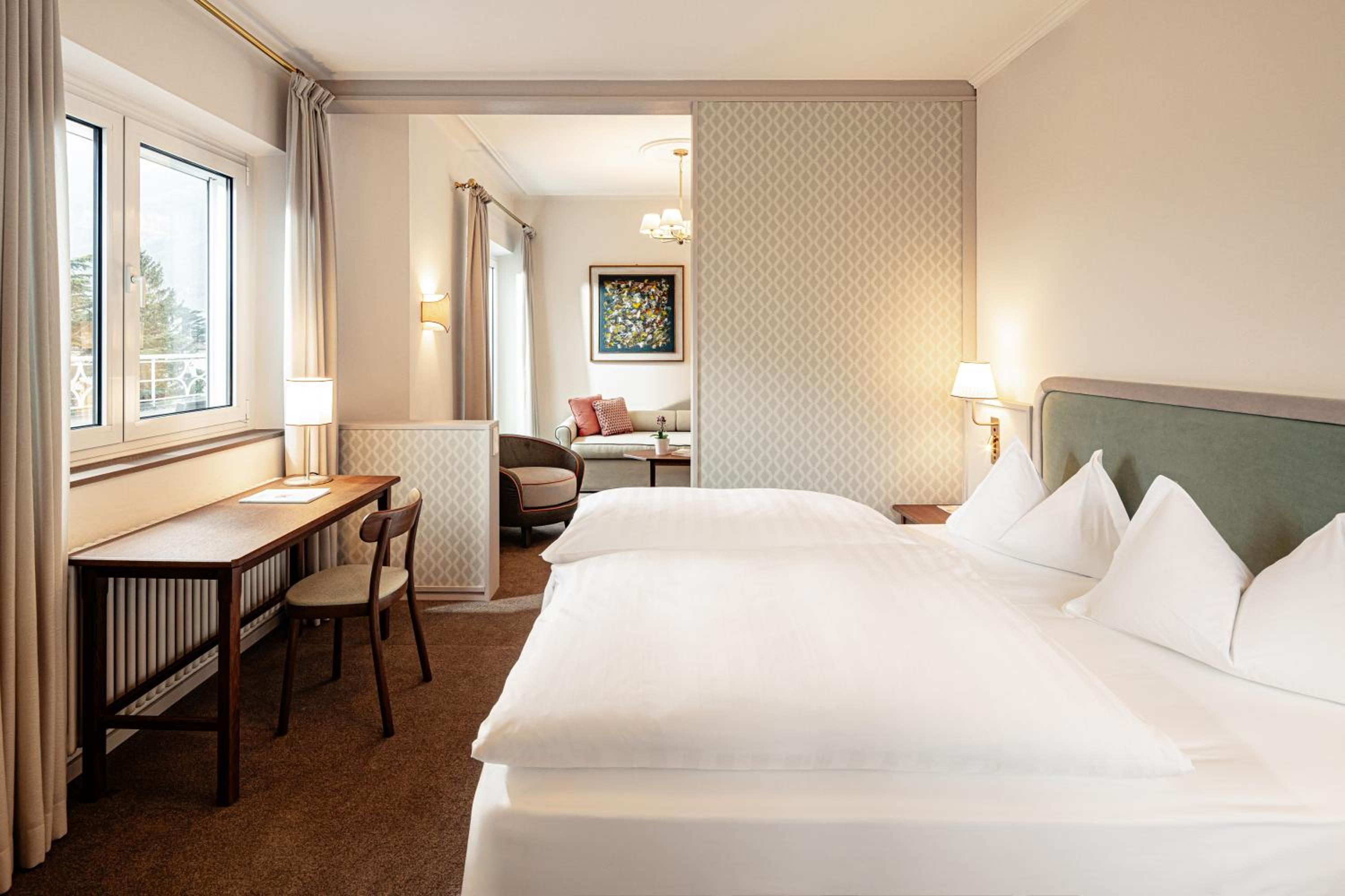 Suite - Photo 1