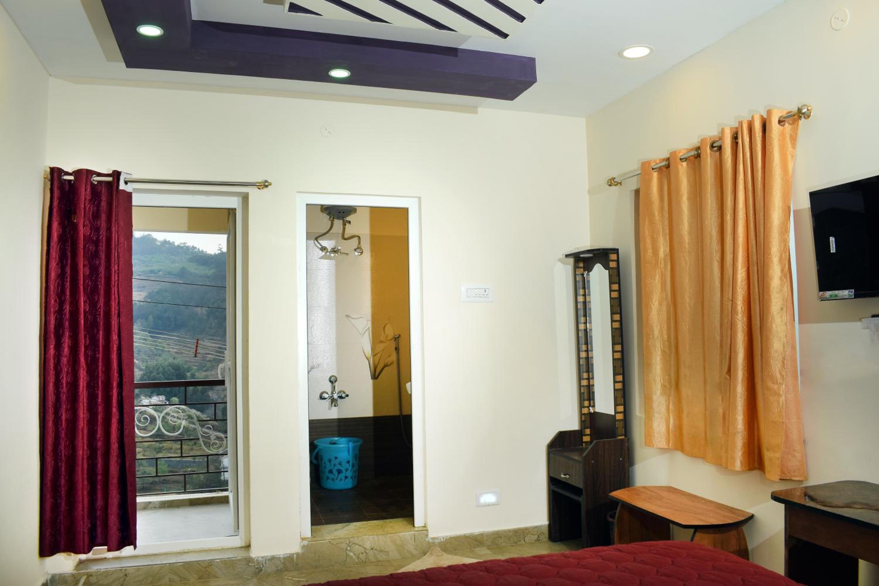 Deluxe Double Room With Balcony photo 1