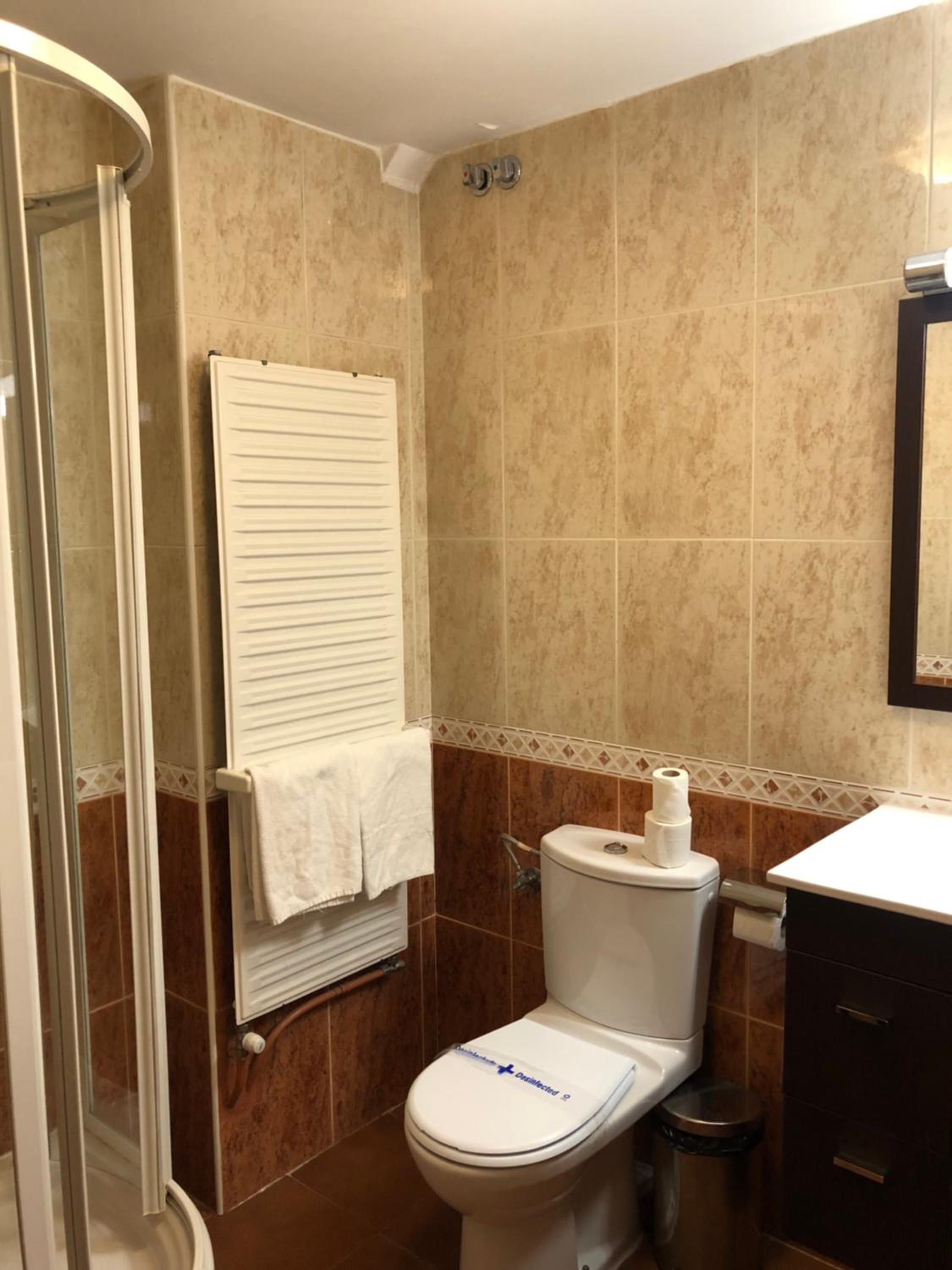 Three-Bedroom Apartment (4-6 Adults) - Photo 3