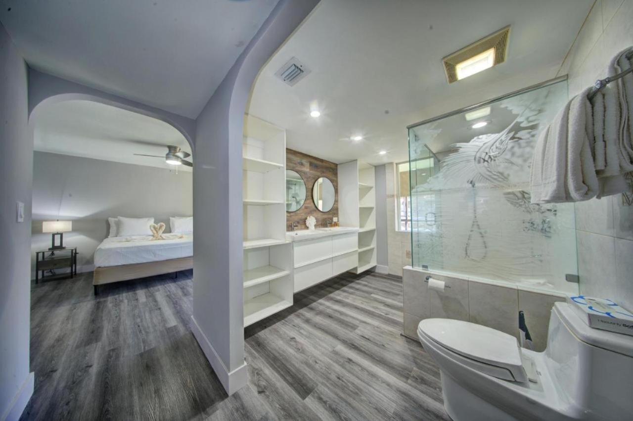 Two-Bedroom Apartment with Balcony and Sea View photo 3