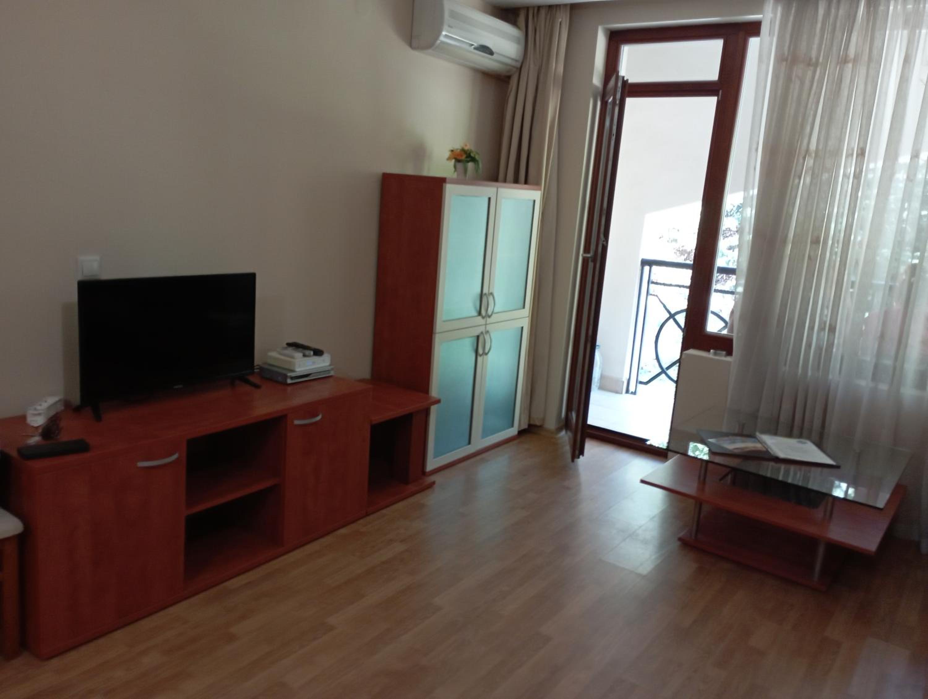 One-Bedroom Apartment with Garden View Second Line - Complex Iglika photo 3
