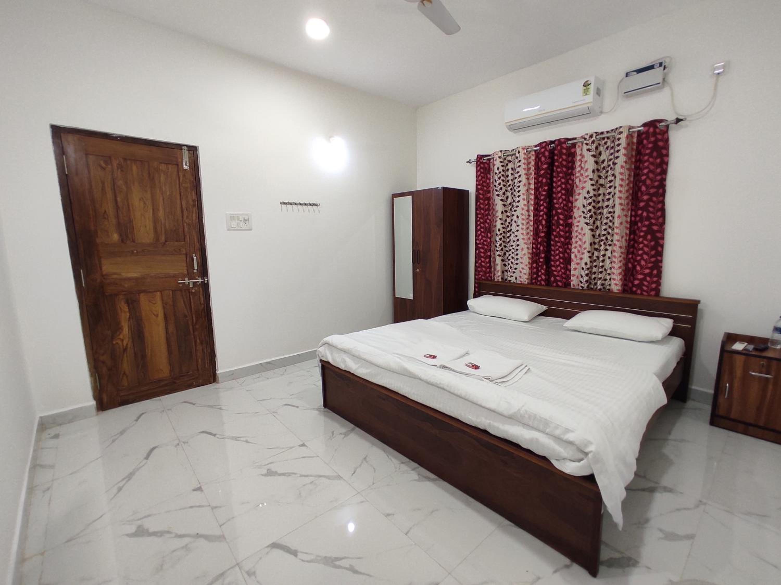 Deluxe Double Room (2 Adults + 1 Child) photo 3