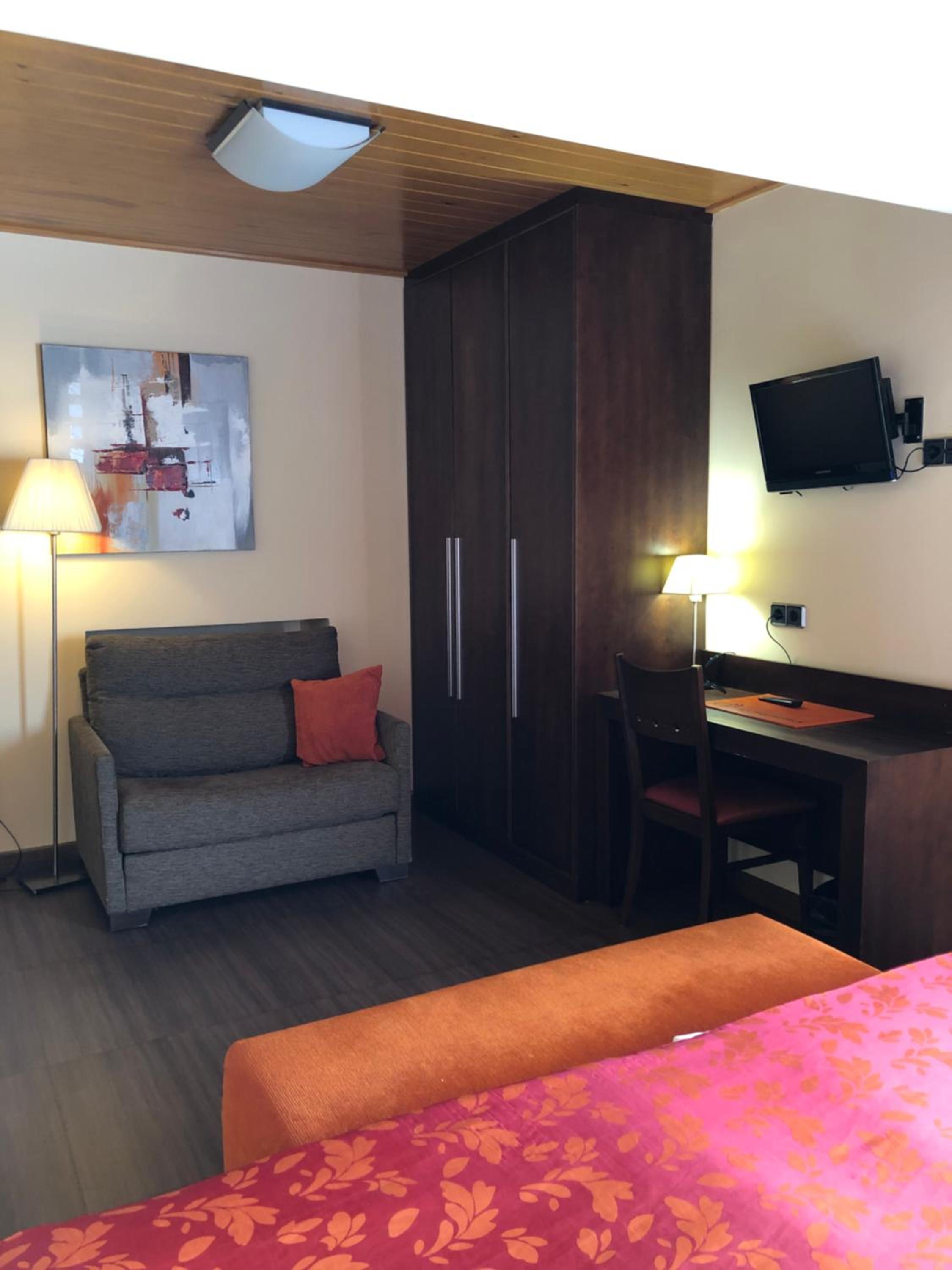Triple Room (2 Adults + 1 Child) - Photo 4