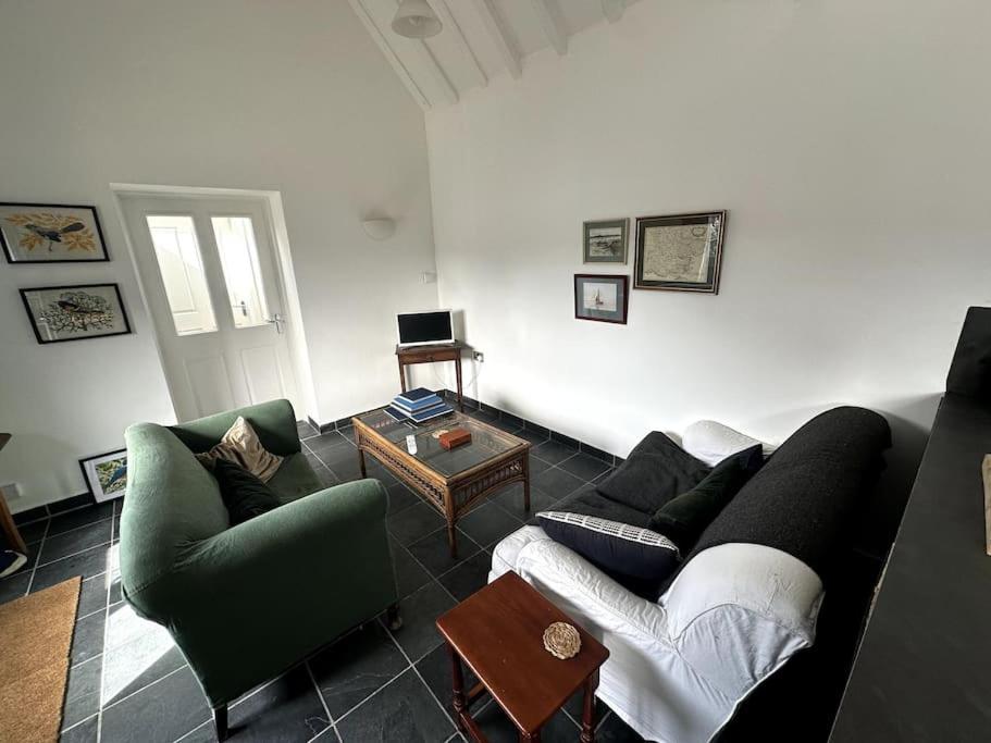 One-Bedroom Apartment photo 3