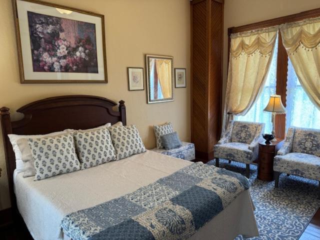 Double Room with Private Bathroom photo 1