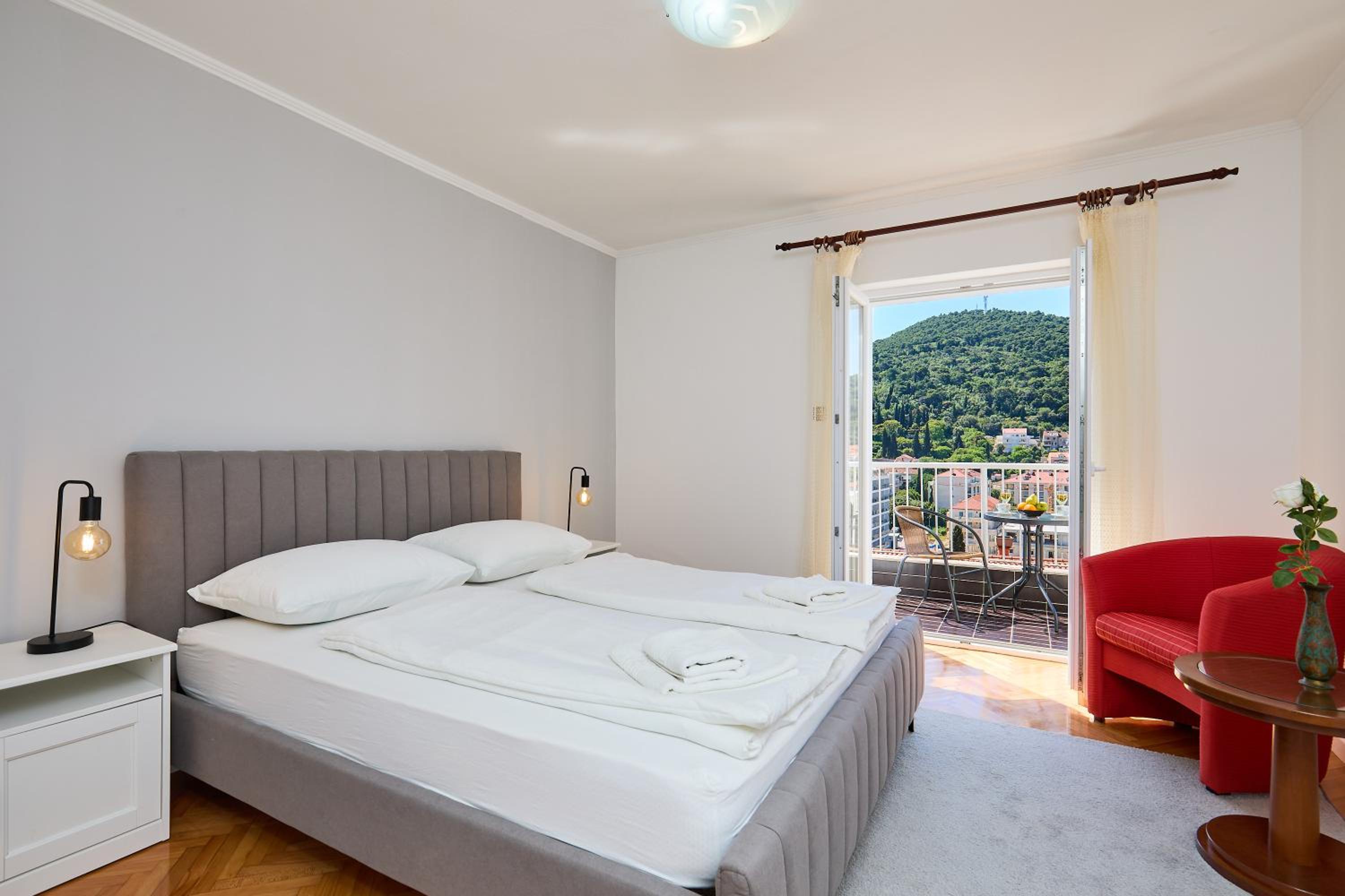One-Bedroom Apartment - Sea Side