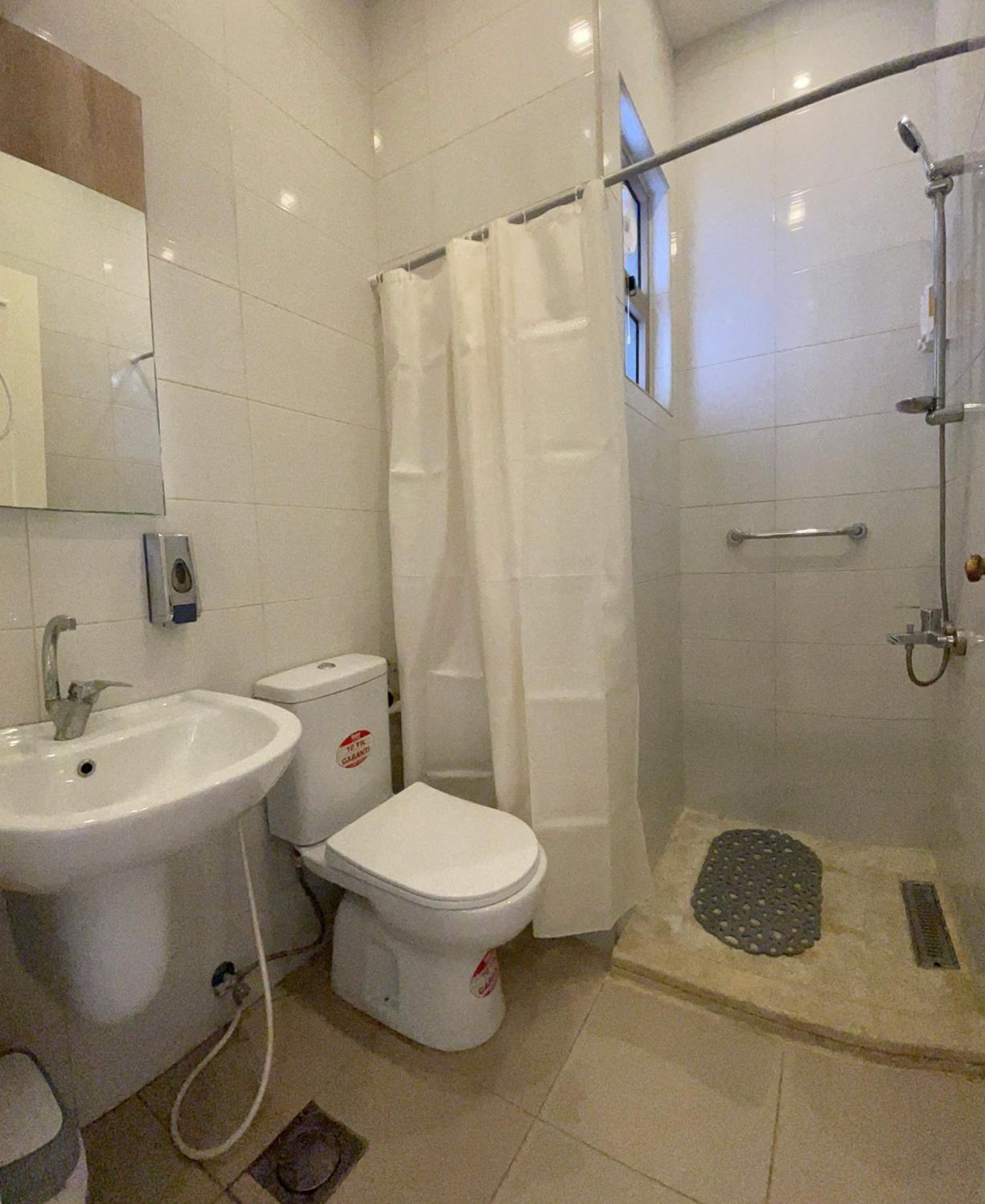 Double or Twin Room with Side Sea View - Photo 1