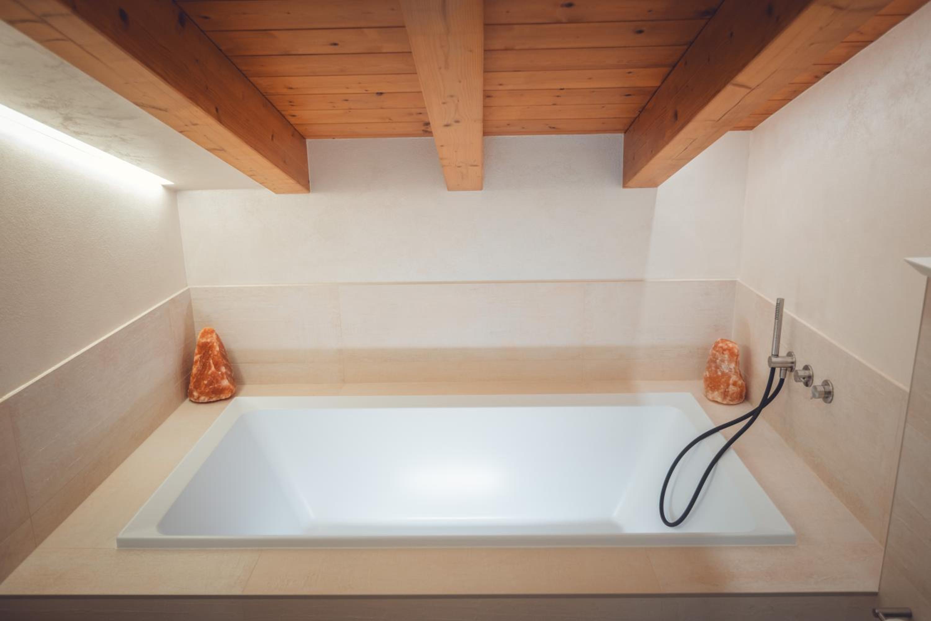 Suite with Pool View - Photo 3