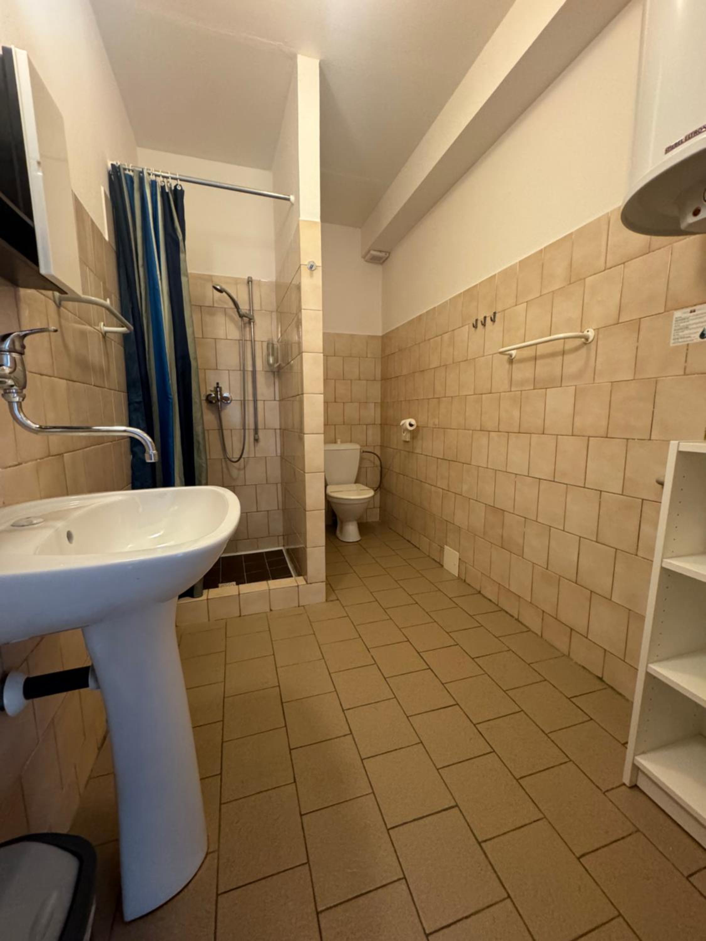 Twin Room with Balcony - Photo 3