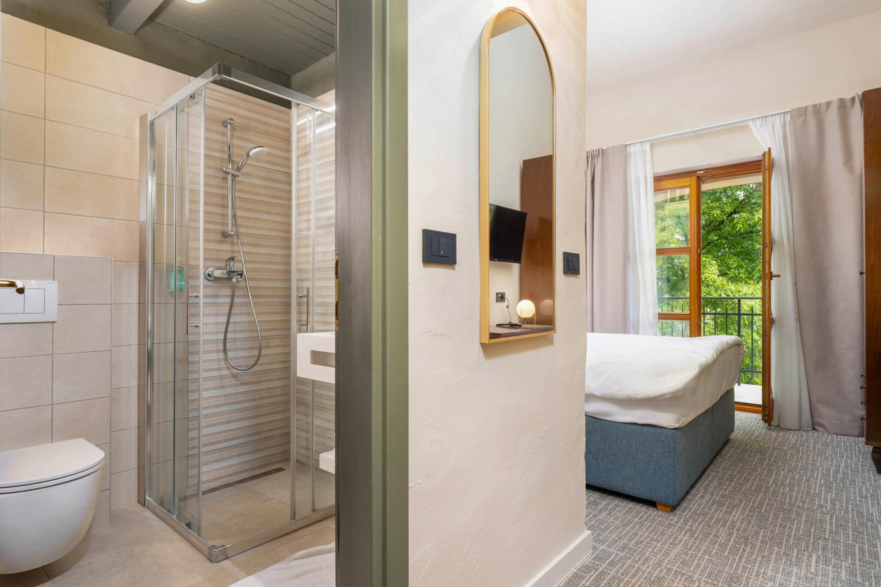 Premium Double Room - Photo 8