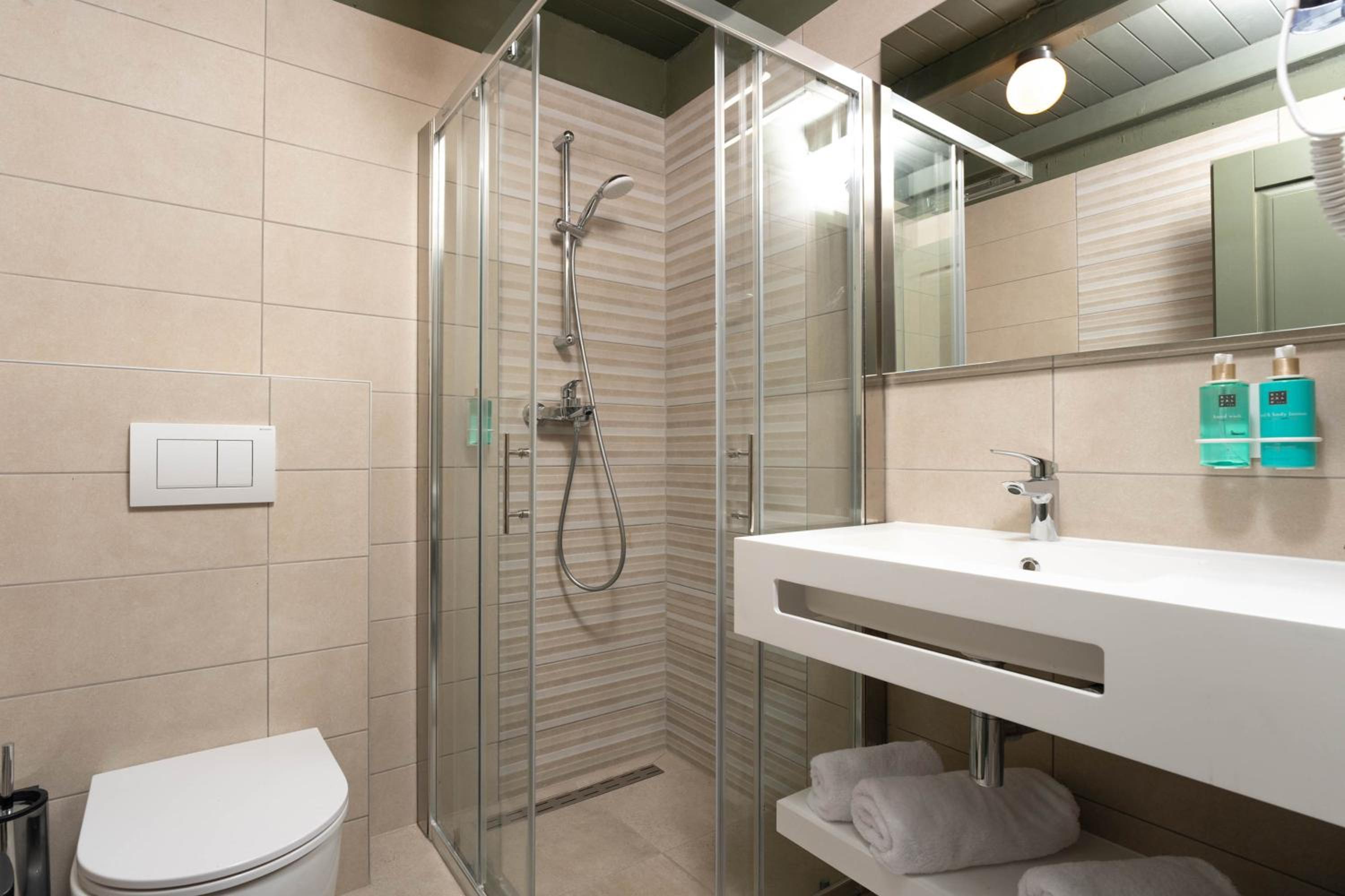 Premium Double Room - Photo 10