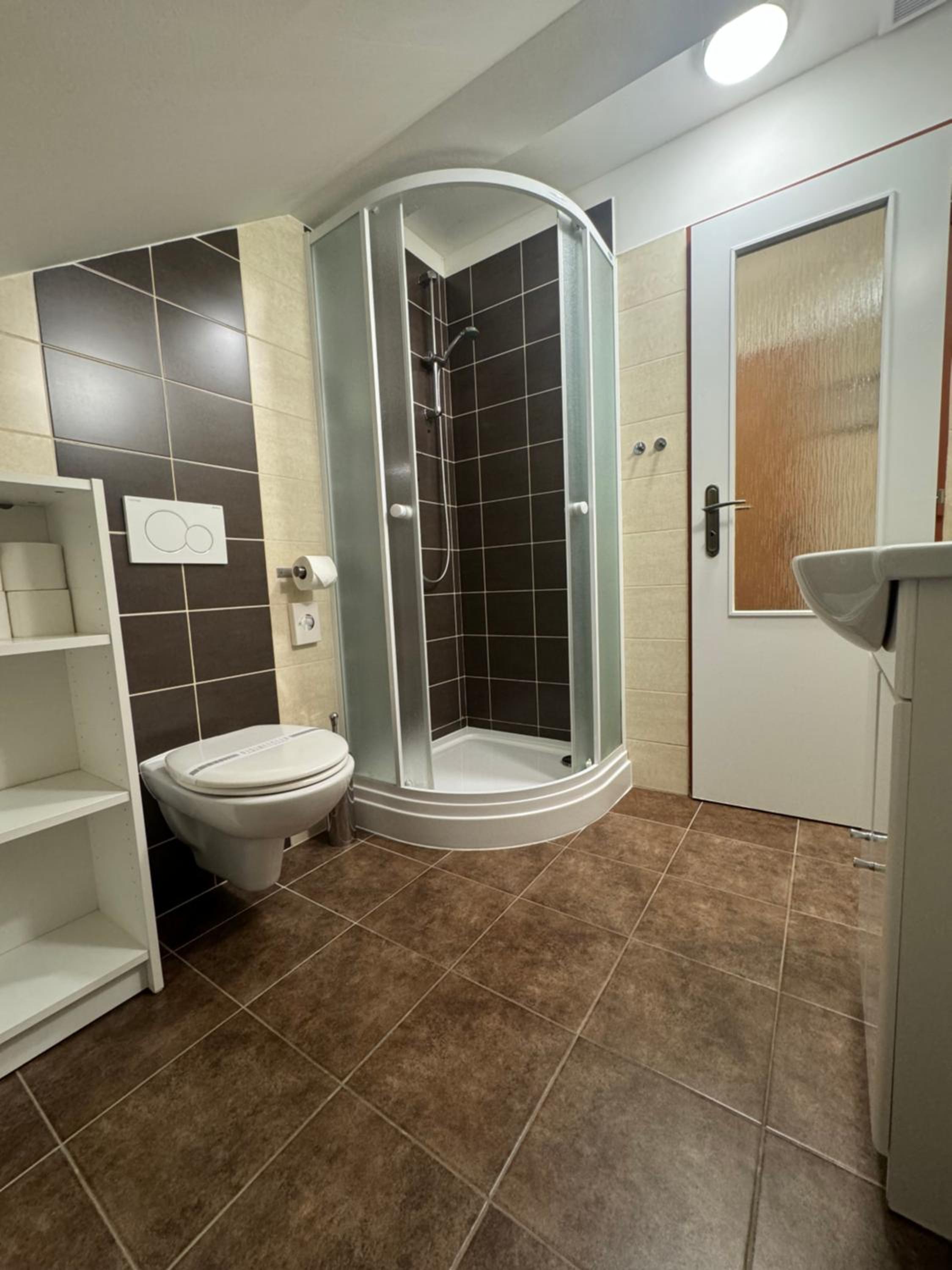 Family Room with Private Bathroom - Photo 4