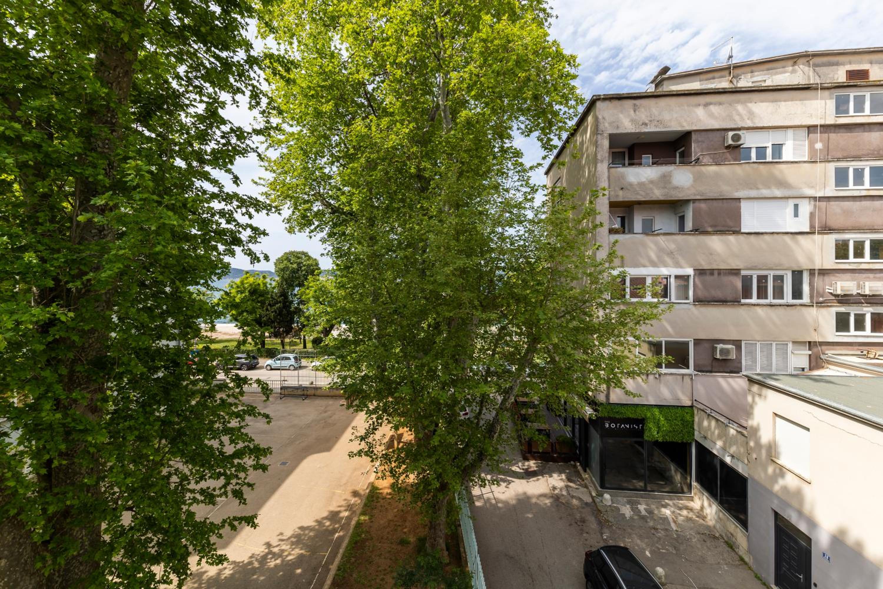 Apartment with Terrace and Partial Sea View - Photo 50