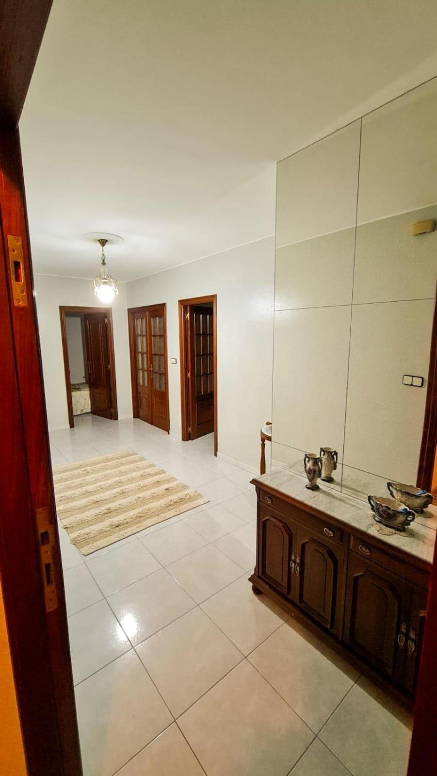 Four-Bedroom Apartment with Balcony  photo 2