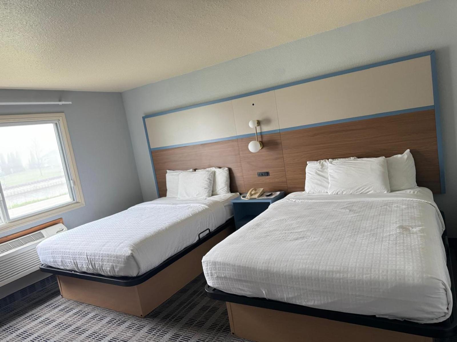 Queen Room with Two Queen Beds - Non-Smoking photo 1